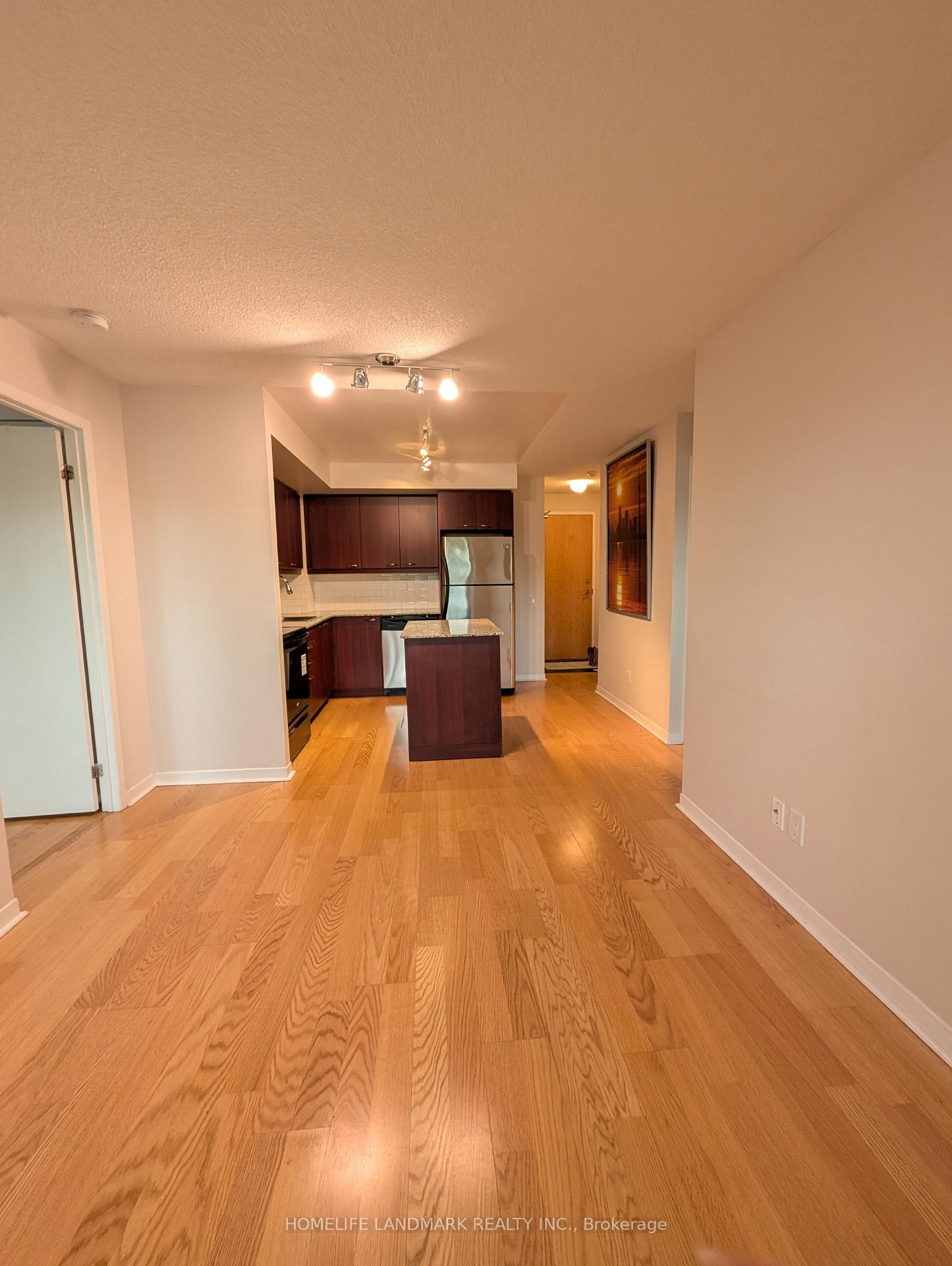 2 Bedrooms Condo at 1050 The Queensway, Toronto For sale