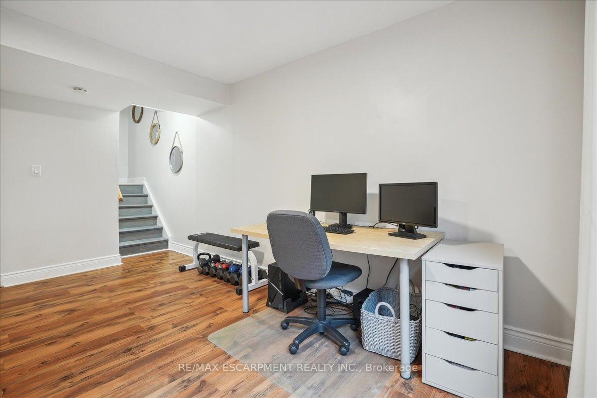 3 Bedrooms Condo at 680 Regency, Burlington For sale