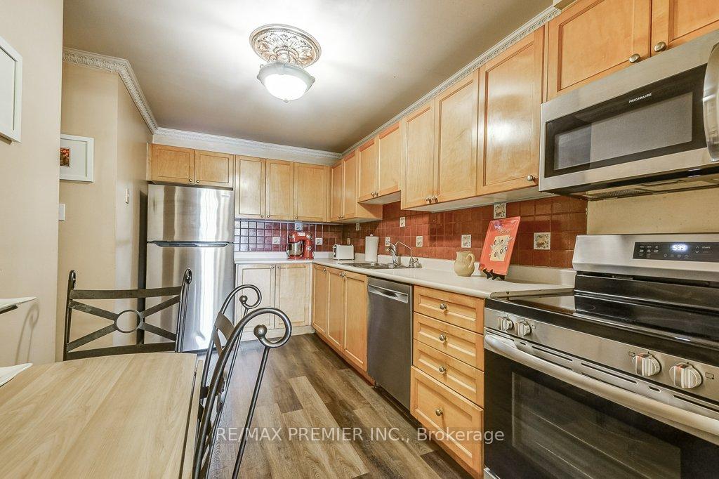 4 Bedrooms Condo at 2670 Battleford, Mississauga For sale