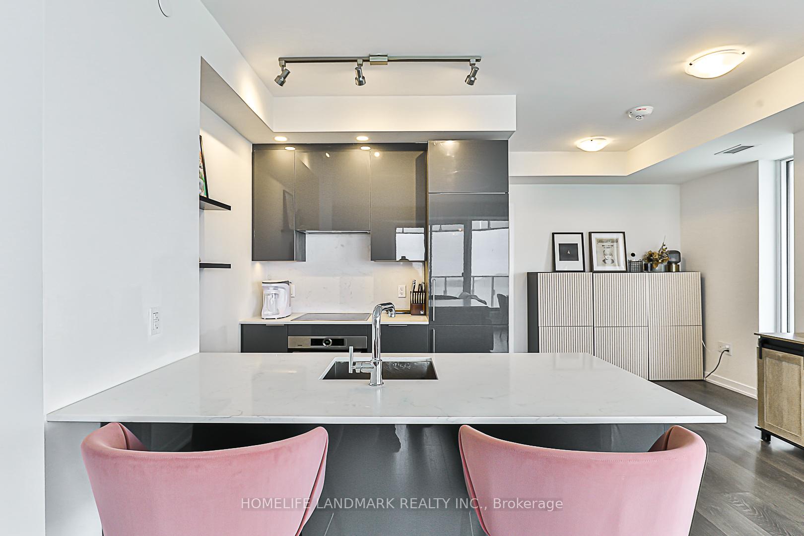 3 Bedrooms Condo at 28 Freeland, Toronto For sale