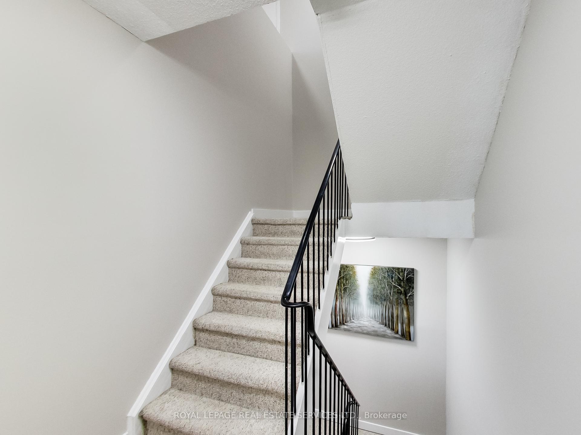 3 Bedrooms Condo at 1008 Falgarwood,  Oakville For sale