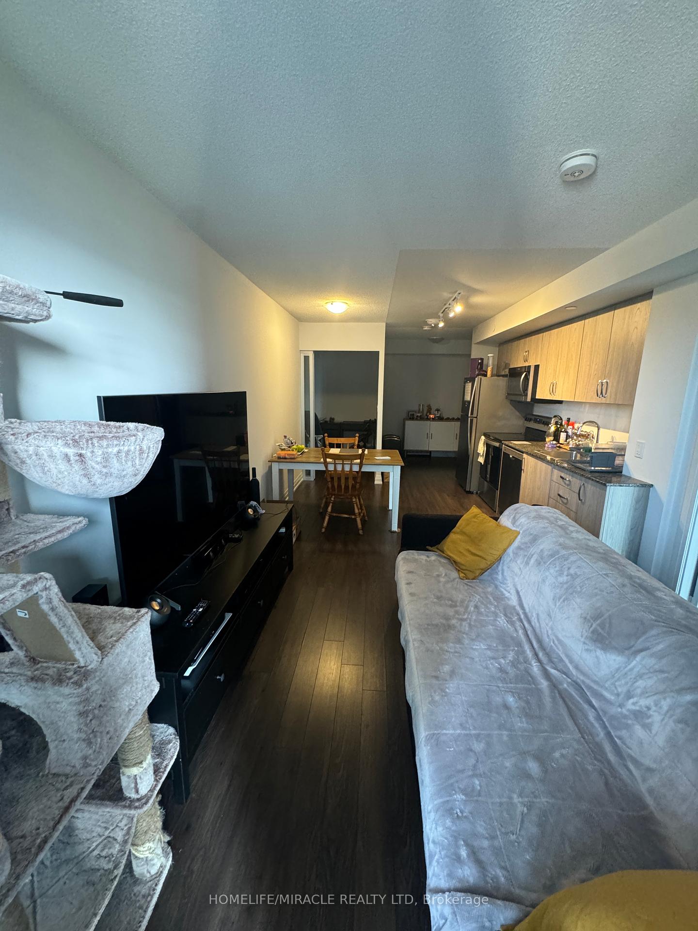 3 Bedrooms Condo at 20 Meadowglen, Toronto For sale