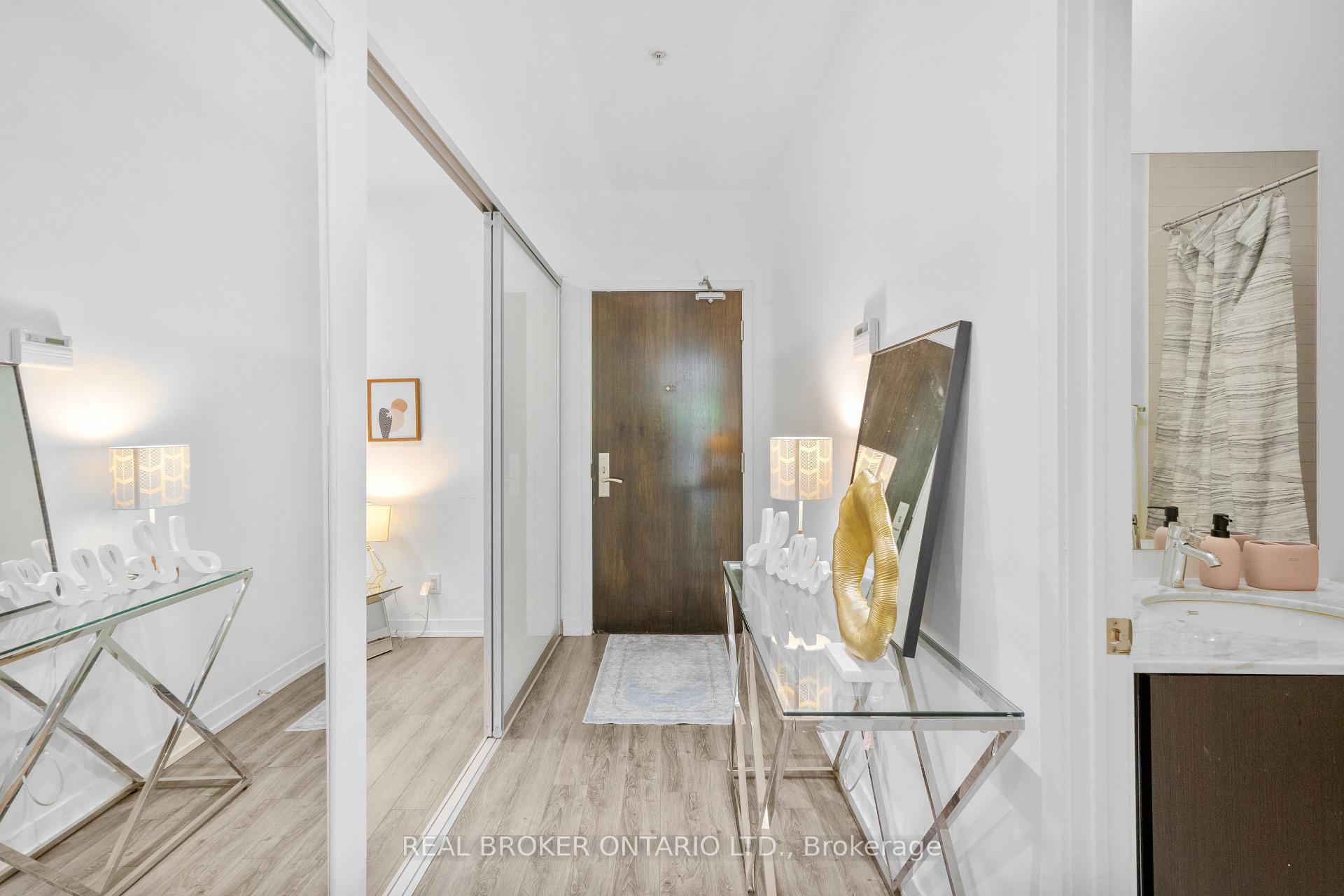 2 Bedrooms Condo at 840 Queen’s Plate, Toronto For sale