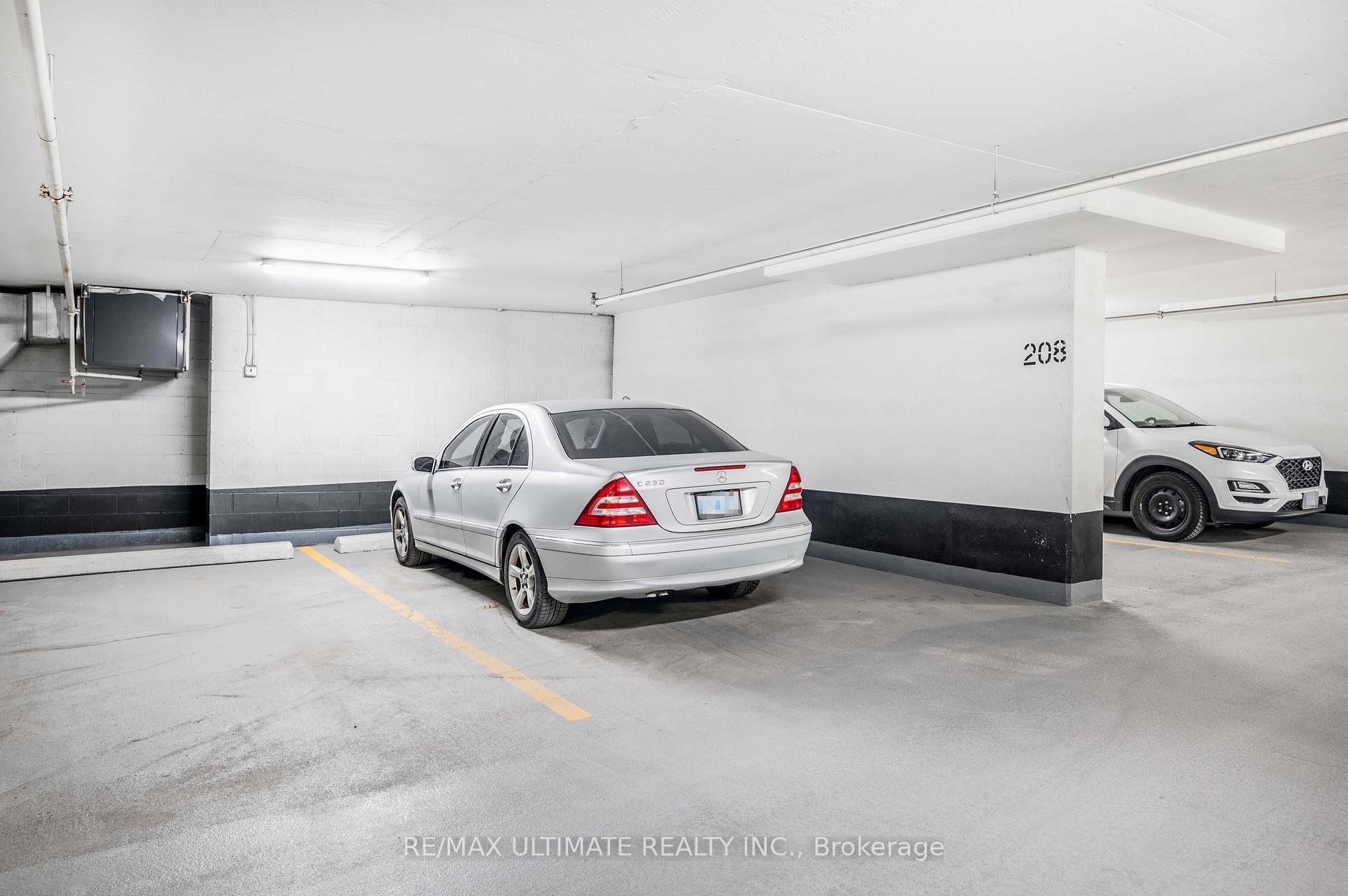 2 Bedrooms Condo at 33 Charles, Toronto For sale