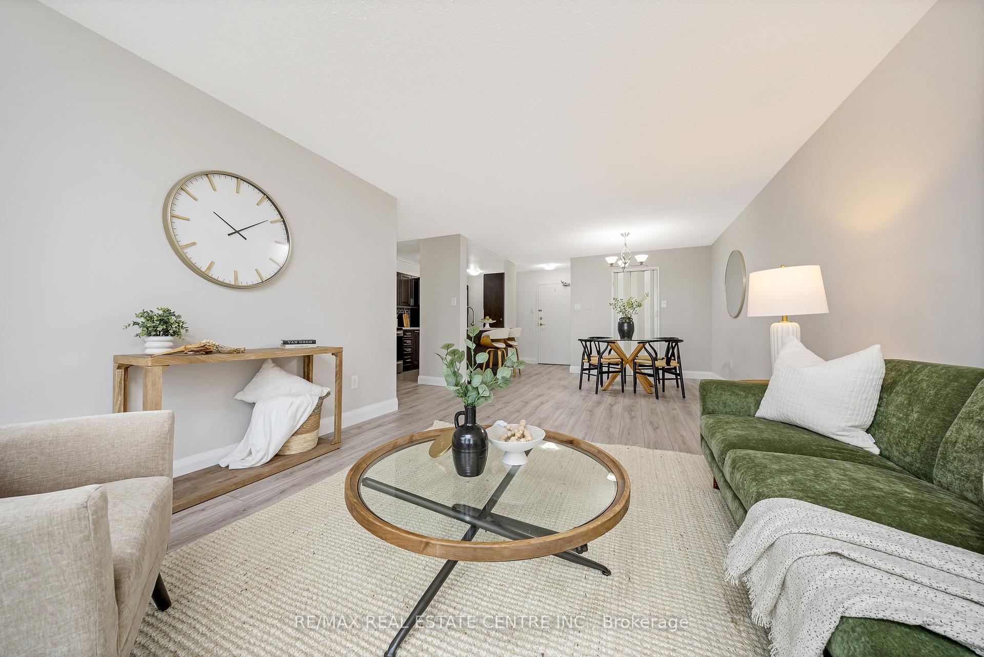 2 Bedrooms Condo at 4185 Shipp, Mississauga For sale