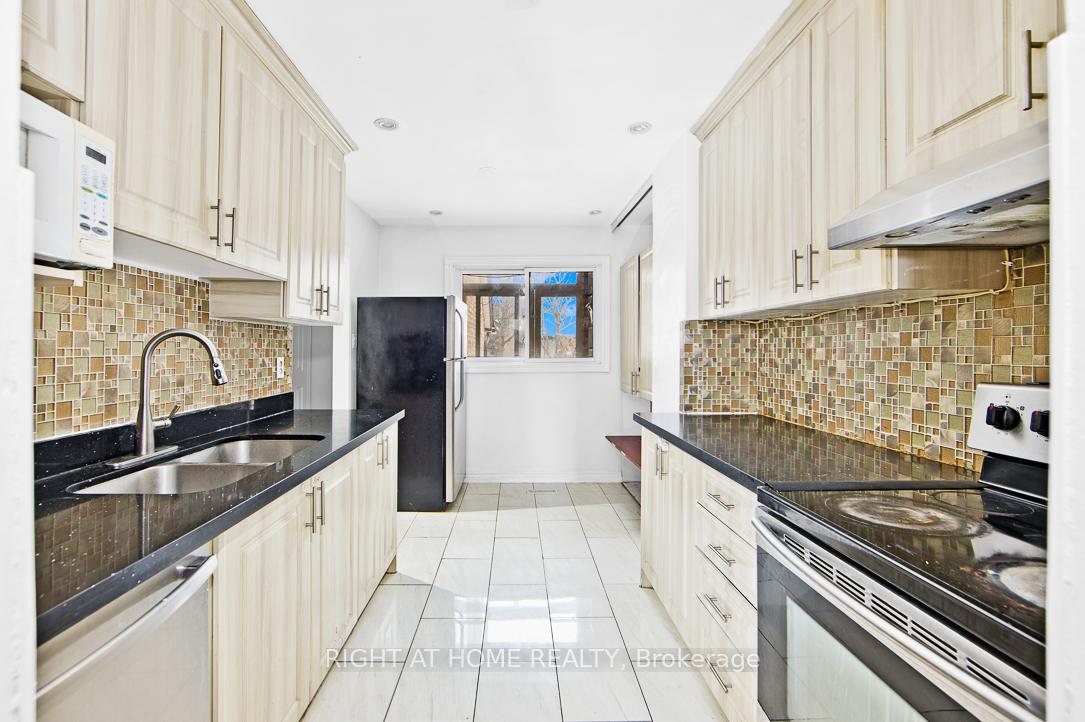 3 Bedrooms Condo at 50 Silver Bell,  Toronto For sale