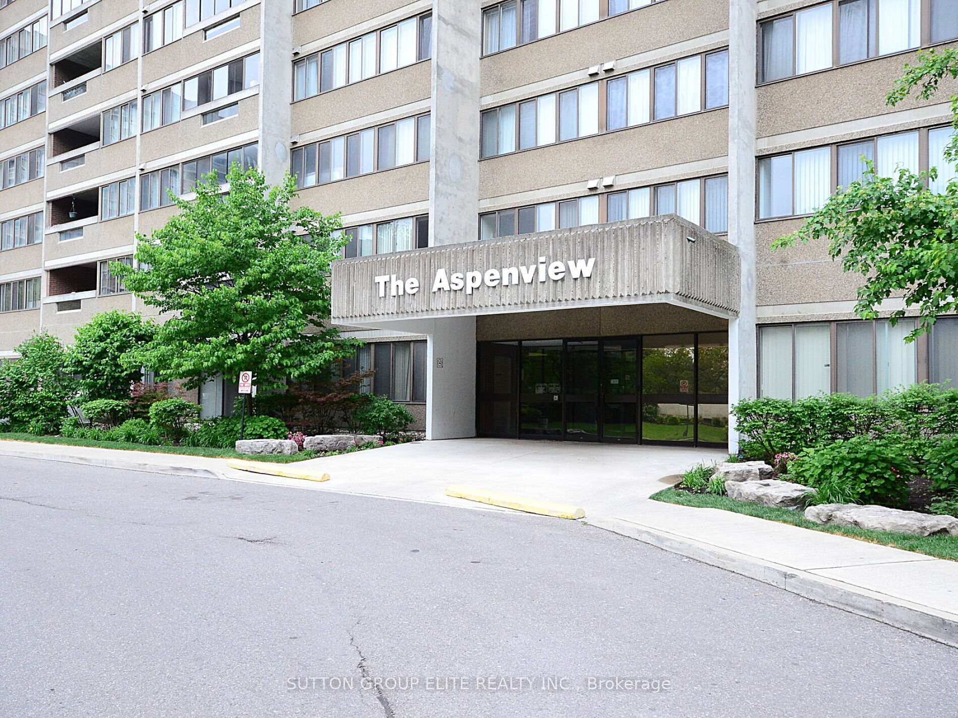 2 Bedrooms Condo at 50 Elm, Mississauga For sale
