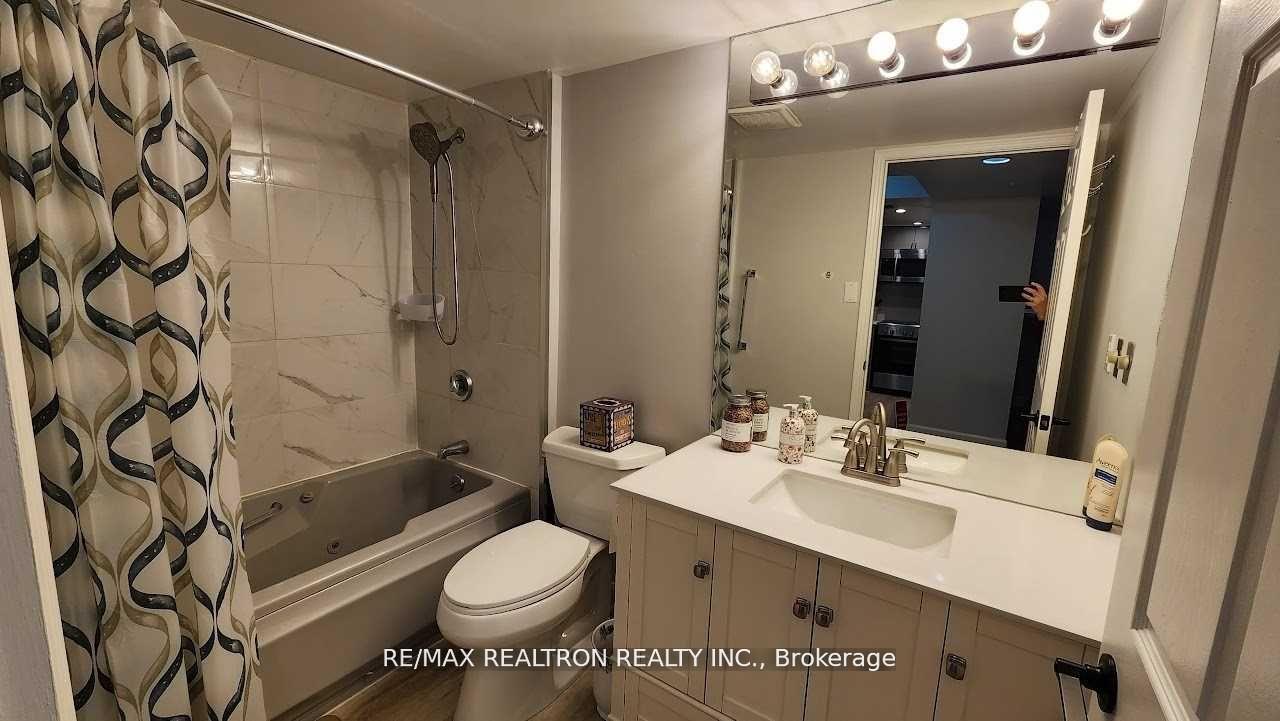 1 Bedroom Condo at 7 Broadway, Toronto For sale