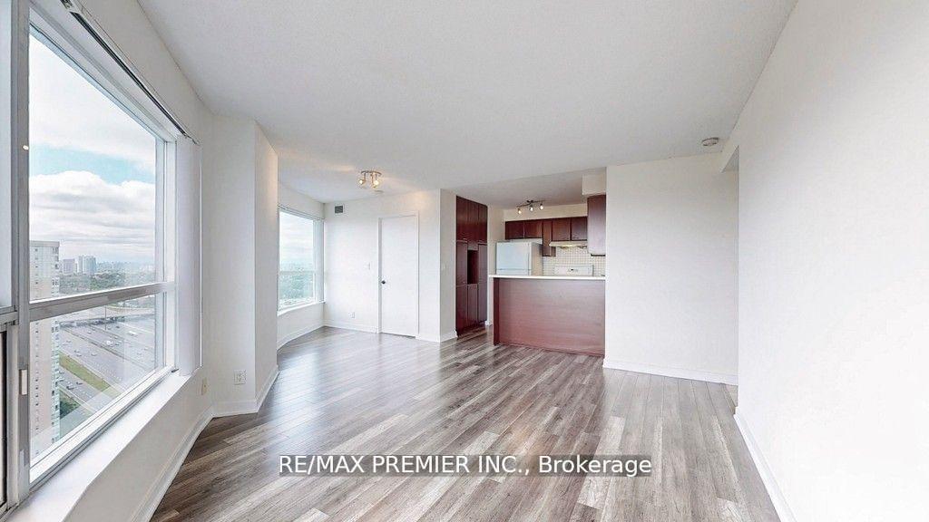 2 Bedrooms Condo at 36 Lee Centre, Toronto For sale