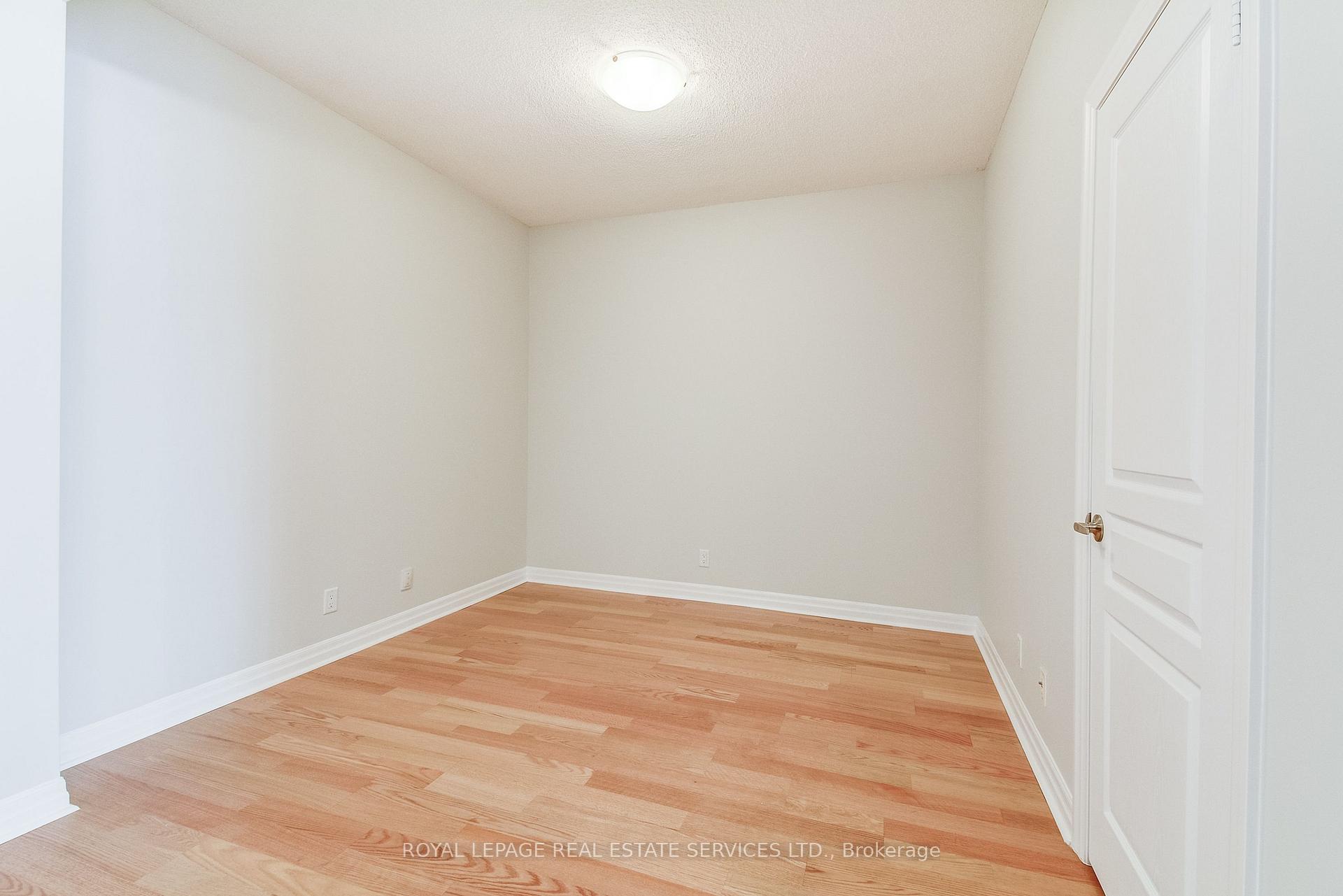 2 Bedrooms Condo at 70 Port, Mississauga For sale