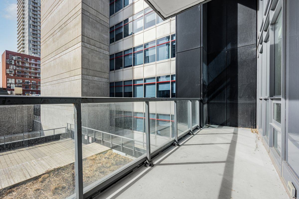 30 Roehampton Avenue 413