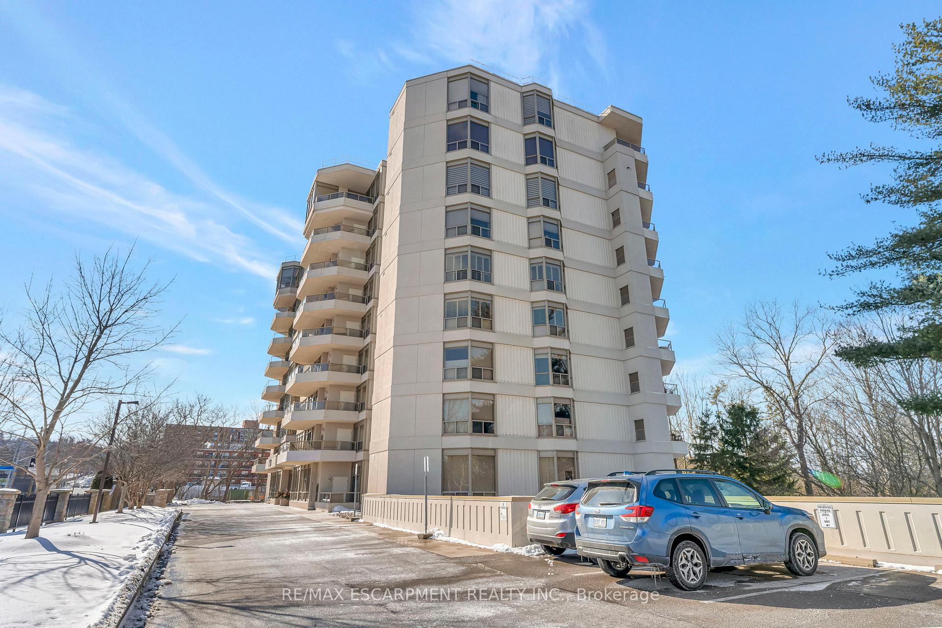 2 Bedrooms Condo at 1770 Main,  Hamilton For sale