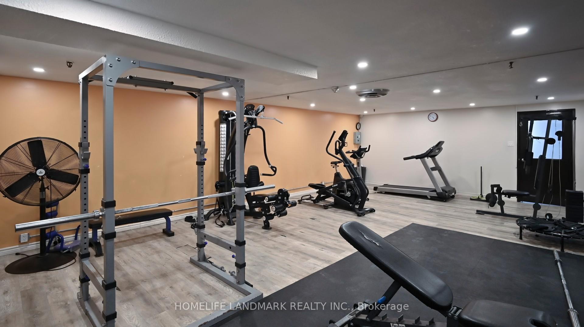 3 Bedrooms Condo at 1395 Williamsport, Mississauga For sale
