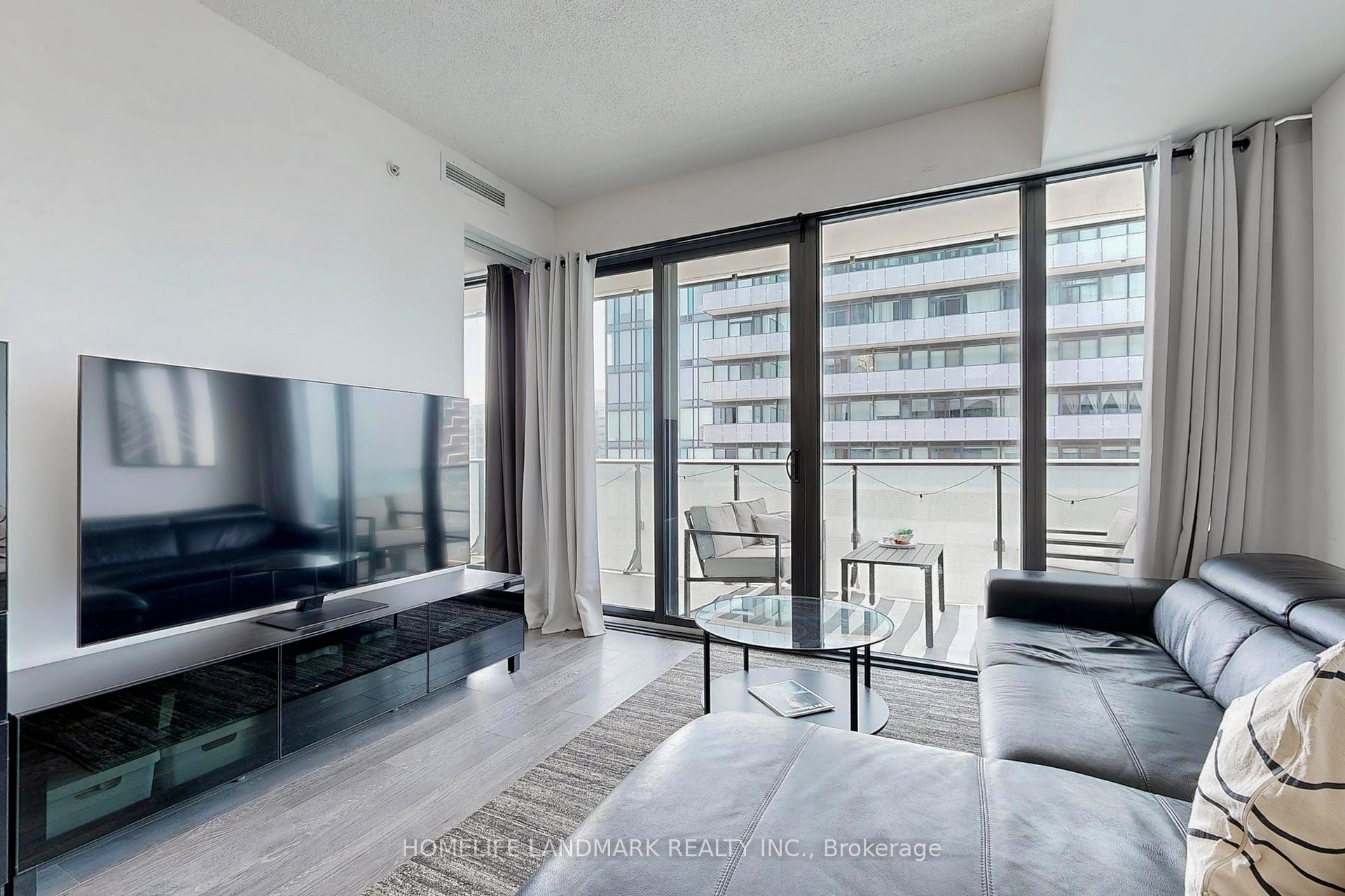 2 Bedrooms Condo at 185 Roehampton, Toronto For sale