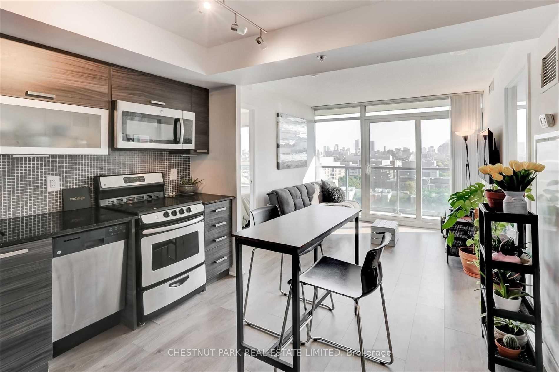 2 Bedrooms Condo at 36 Lisgar, Toronto For sale