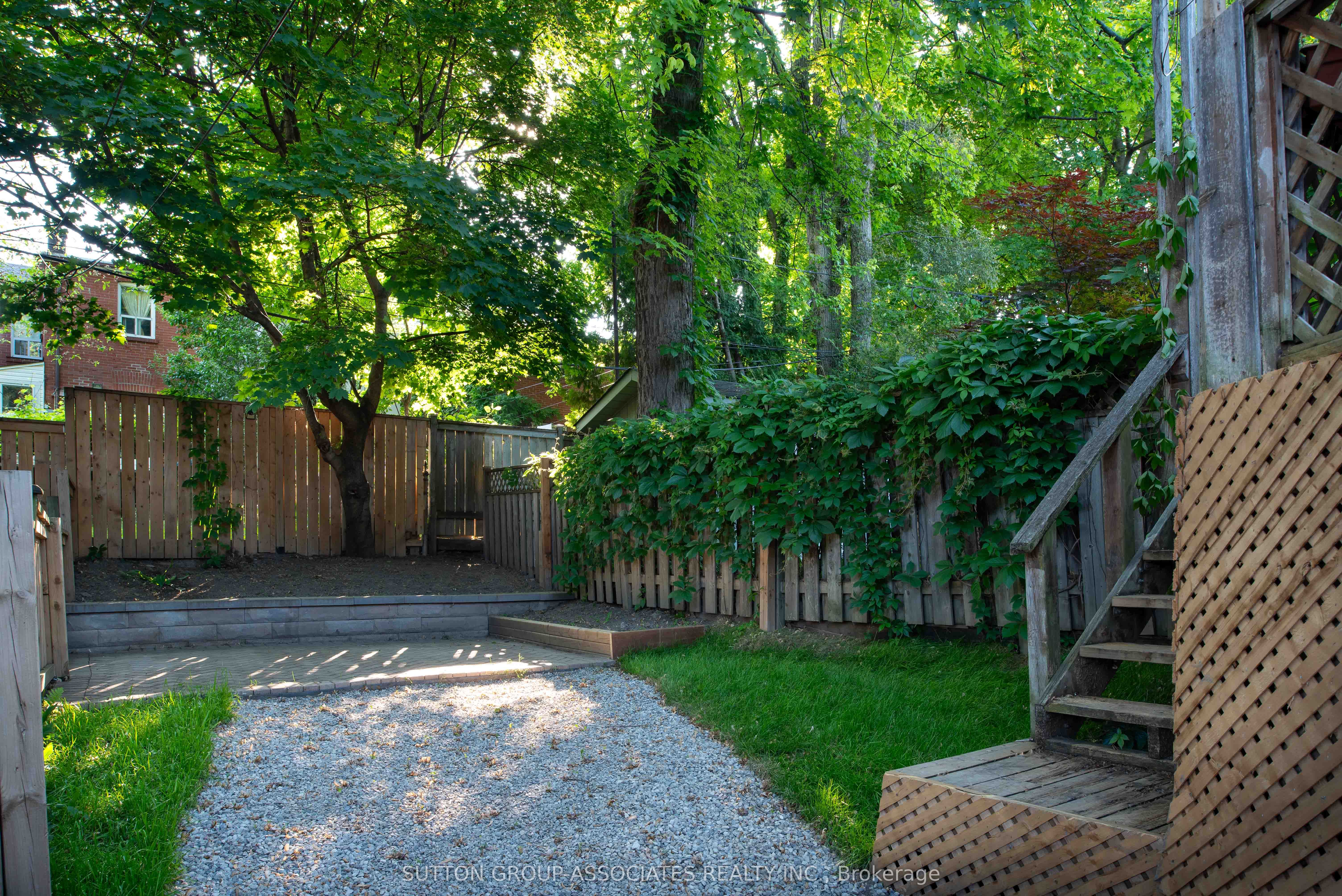 110 Roseneath Gardens