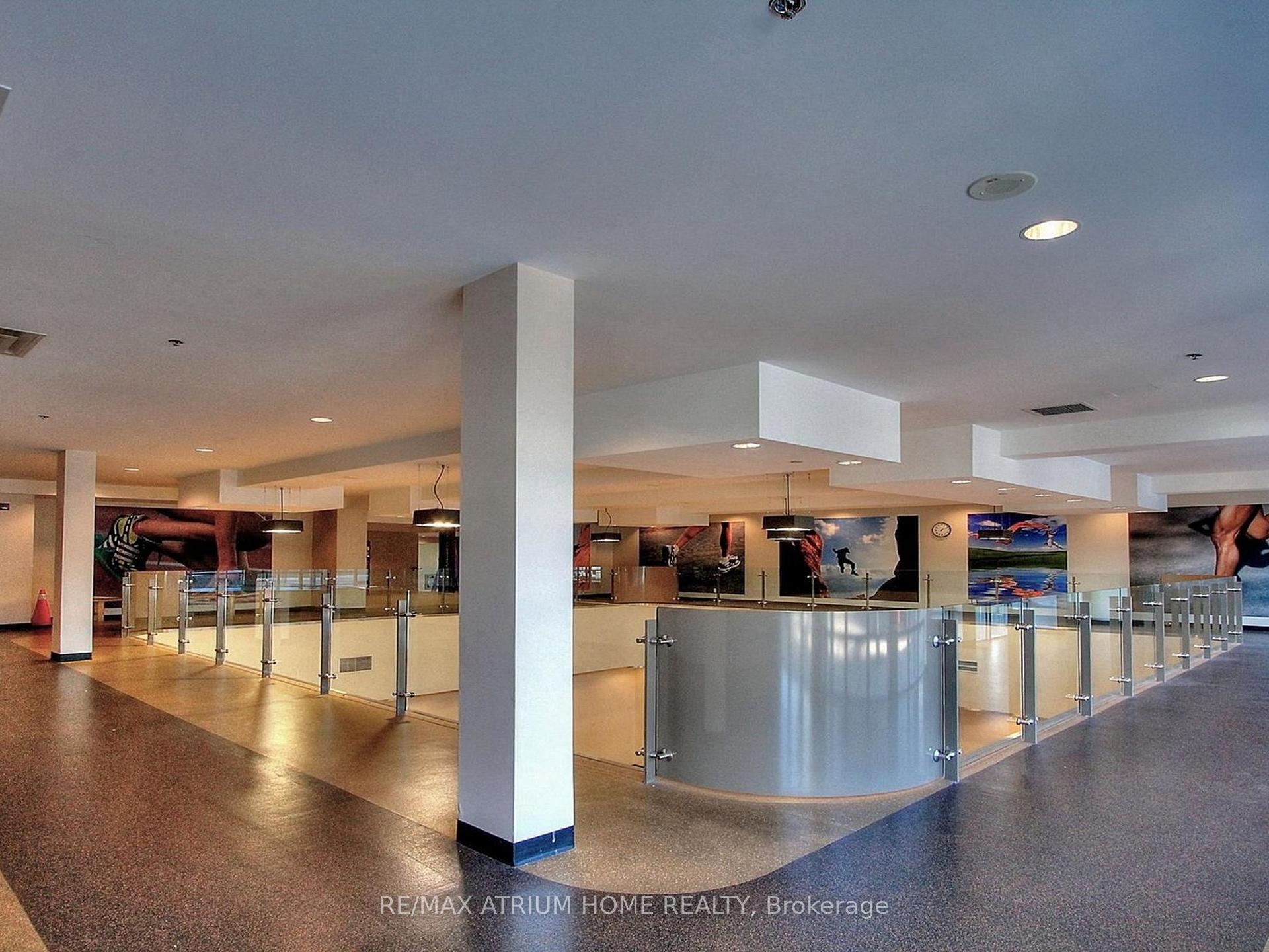2 Bedrooms Condo at 80 Absolute, Mississauga For sale