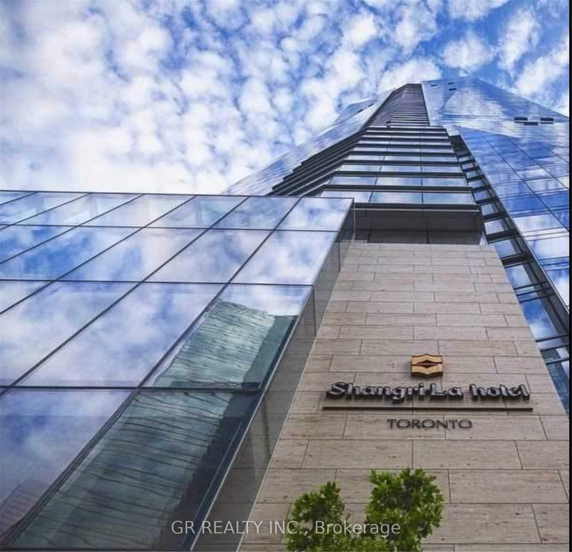 3 Bedrooms Condo at 180 University,  Toronto For sale