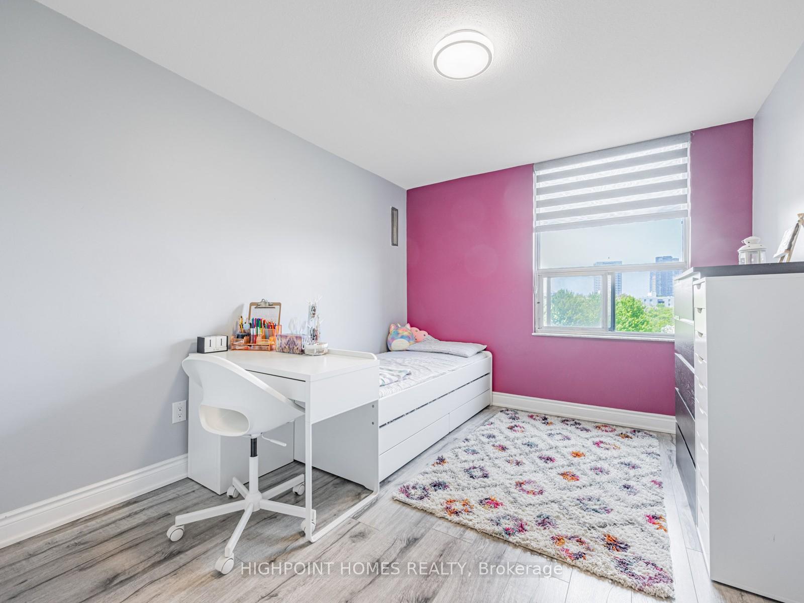3 Bedrooms Condo at 10 Edgecliff, Toronto For sale
