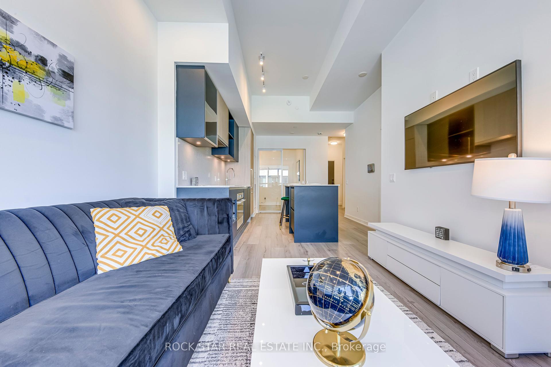 2 Bedrooms Condo at 405 Dundas,  Oakville For sale