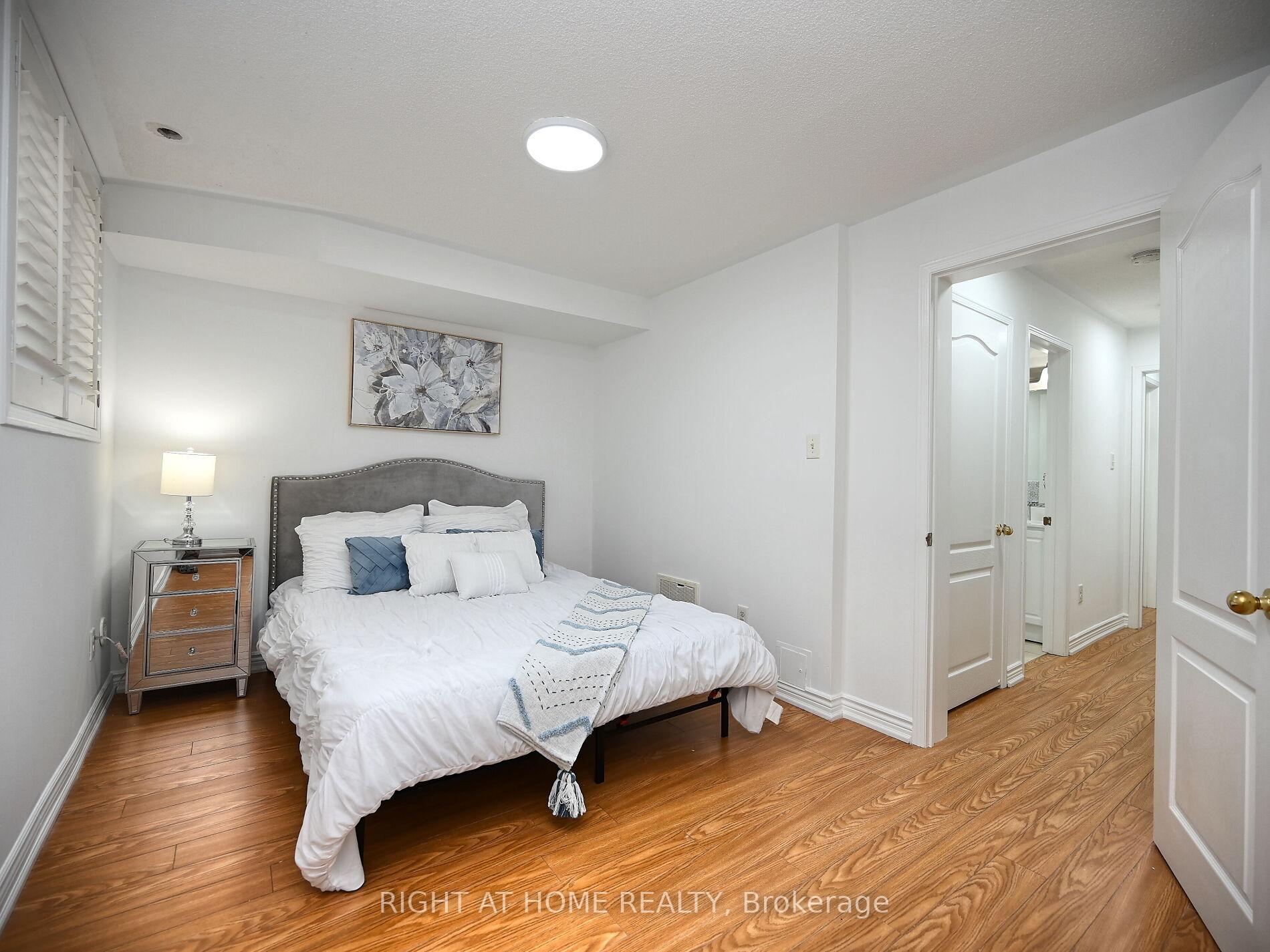 2 Bedrooms Condo at 3250 Bentley, Mississauga For sale