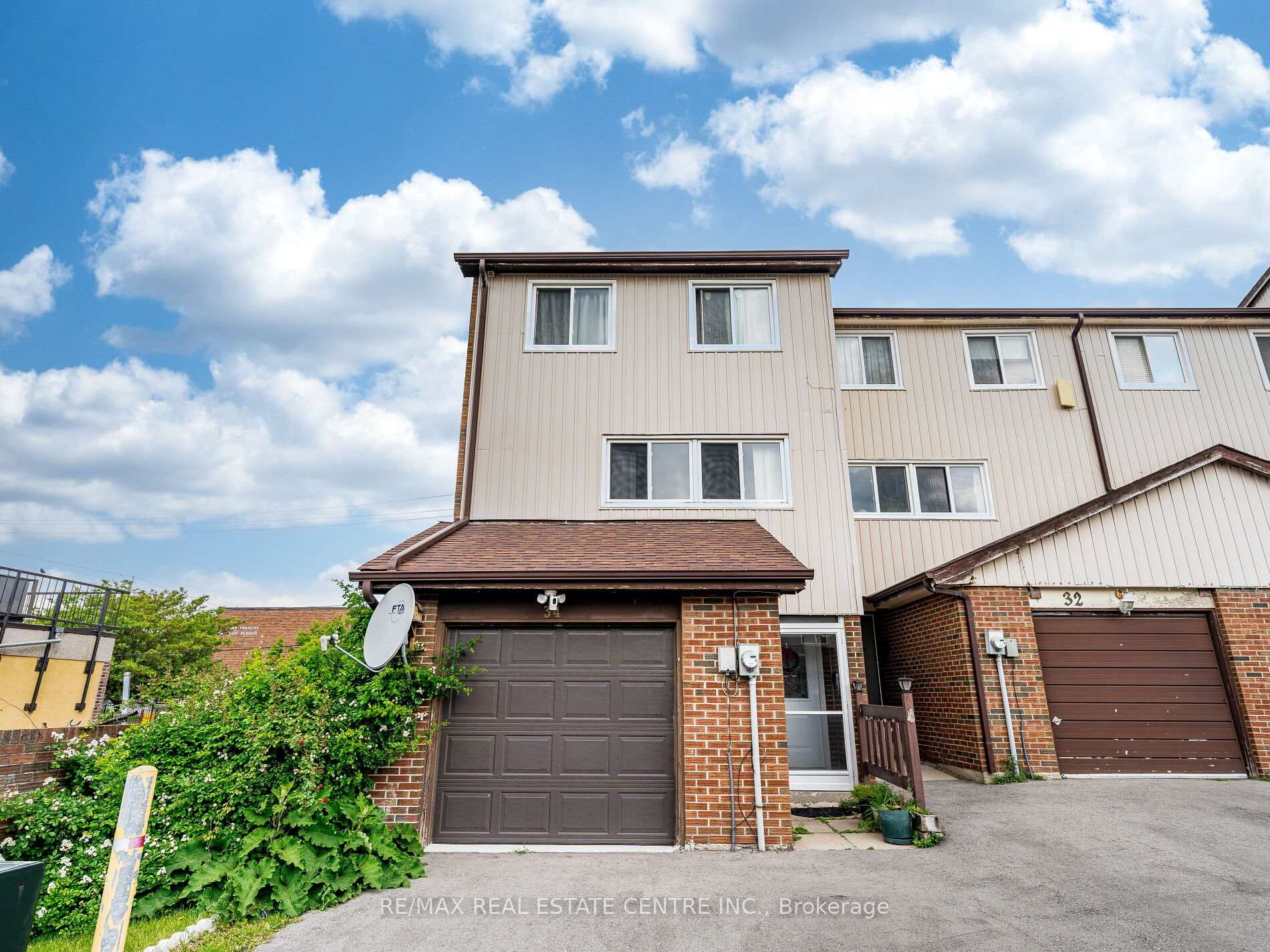 5 Bedrooms Condo at 34 San Roberto, Toronto For sale