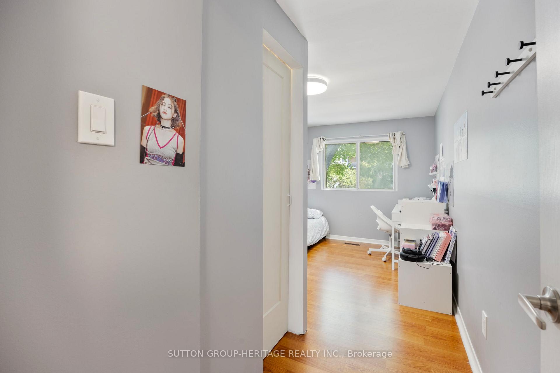 4 Bedrooms Condo at 40 Dundalk, Toronto For sale