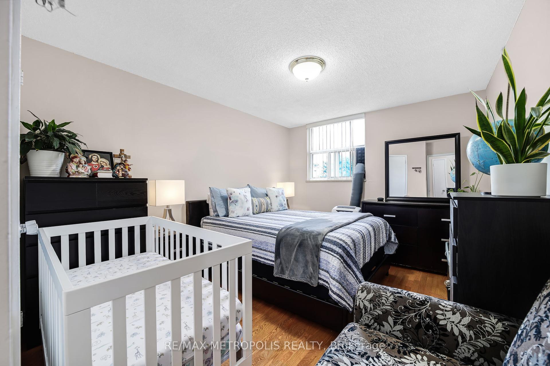 3 Bedrooms Condo at 5 Parkway Forest, Toronto For sale