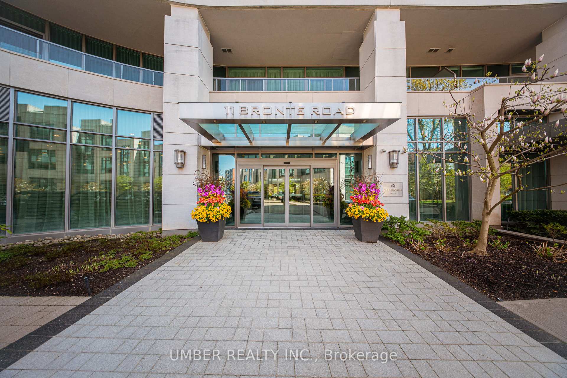 2 Bedrooms Condo at 11 Bronte, Oakville For sale