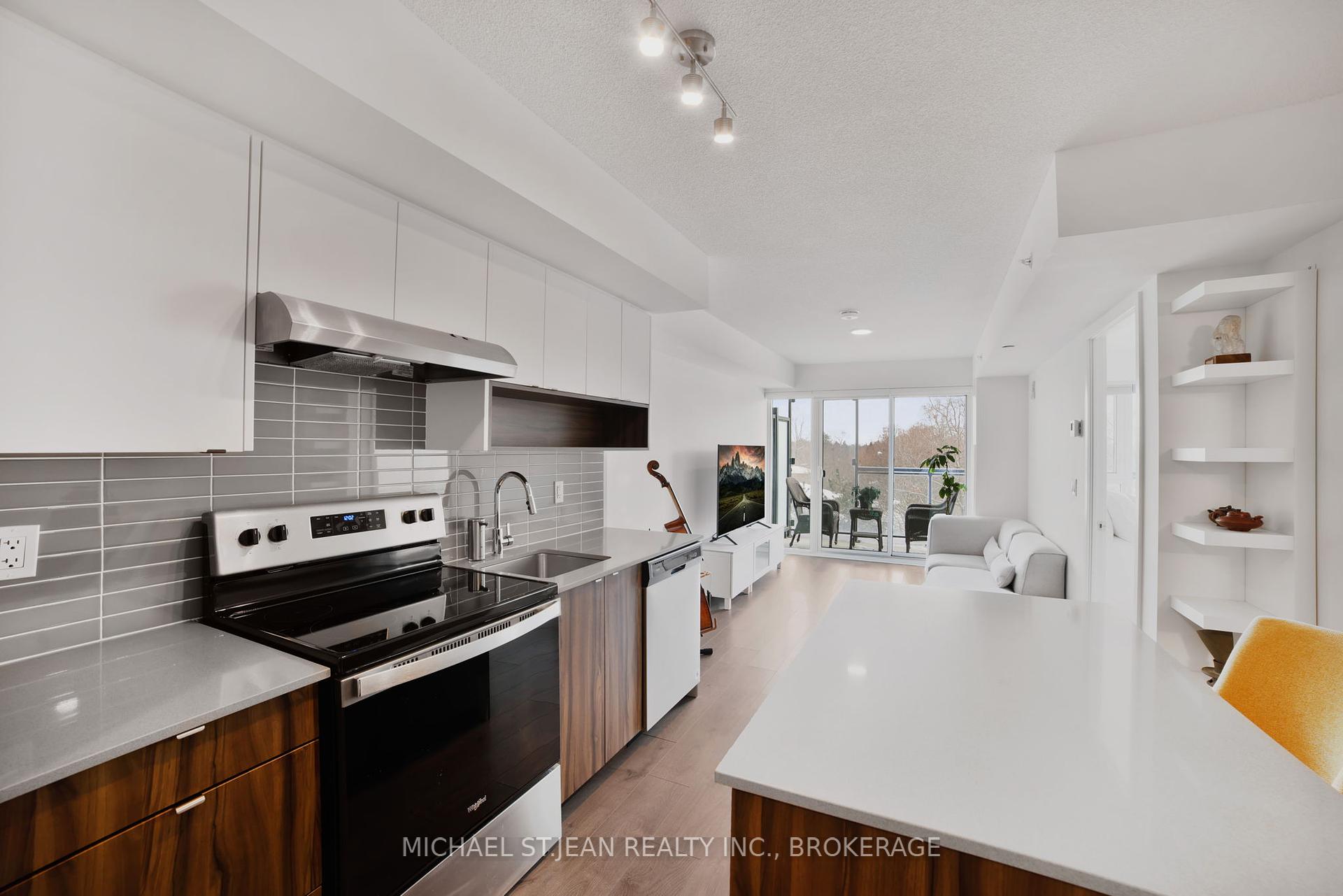 1 Bedroom Condo at 1119 Cooke,  Burlington For sale
