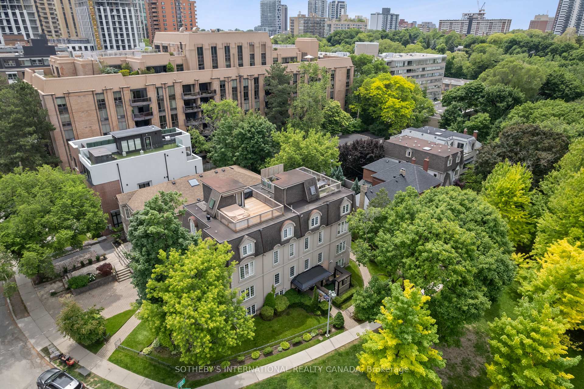 3 Bedrooms Condo at 16 Relmar, Toronto For sale