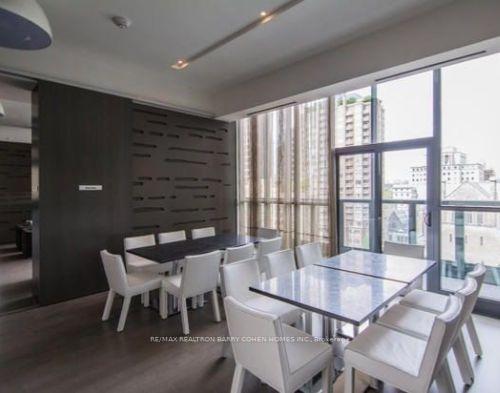 2 Bedrooms Condo at 101 Charles, Toronto For sale