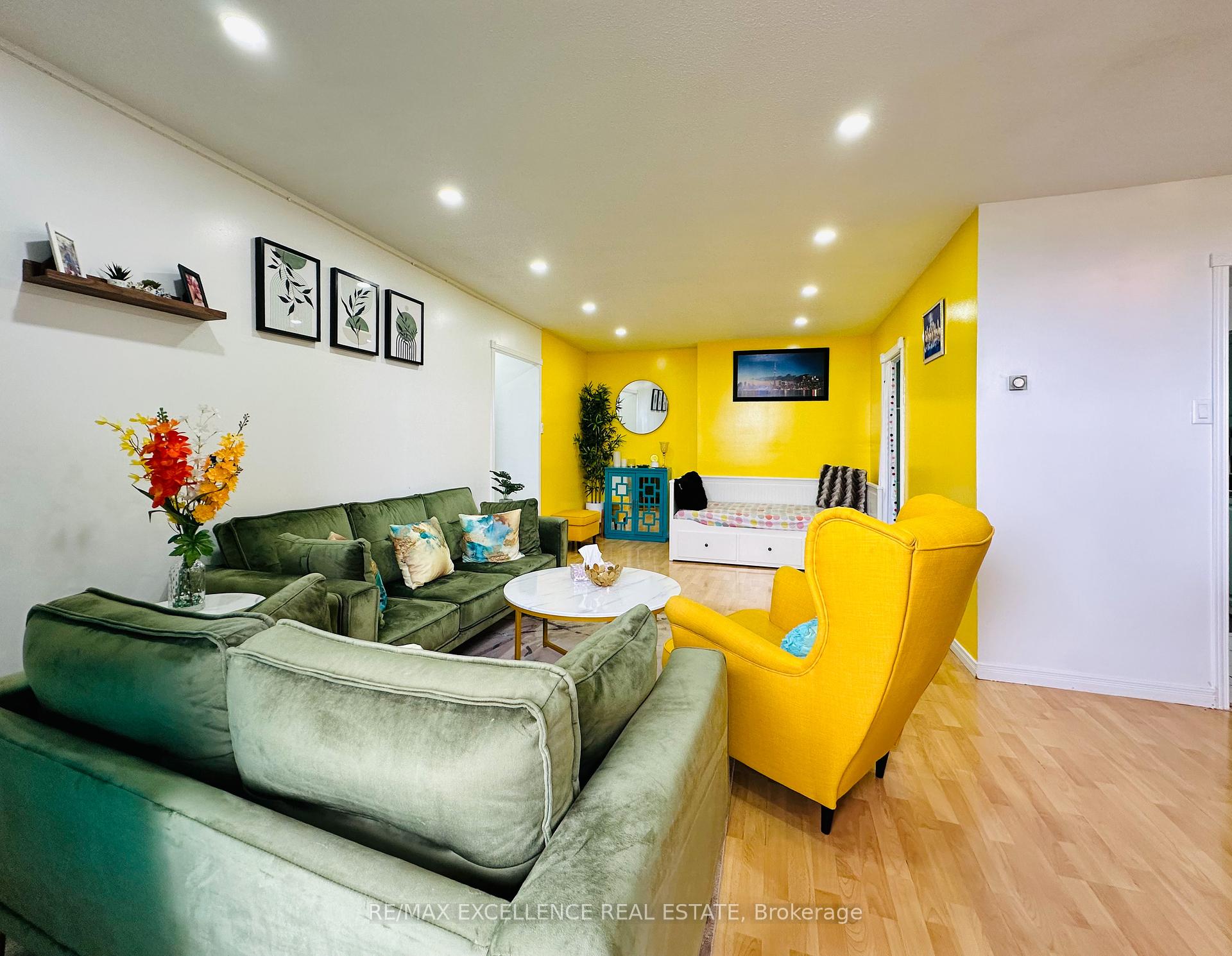 2 Bedrooms Condo at 3533 Derry,  Mississauga For sale