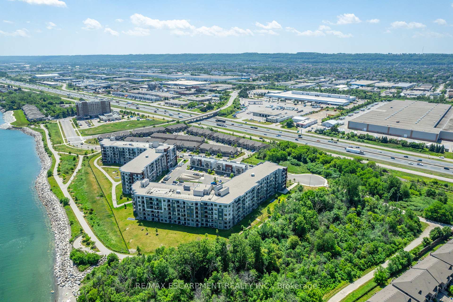 2 Bedrooms Condo at 125 Shoreview, Hamilton For sale