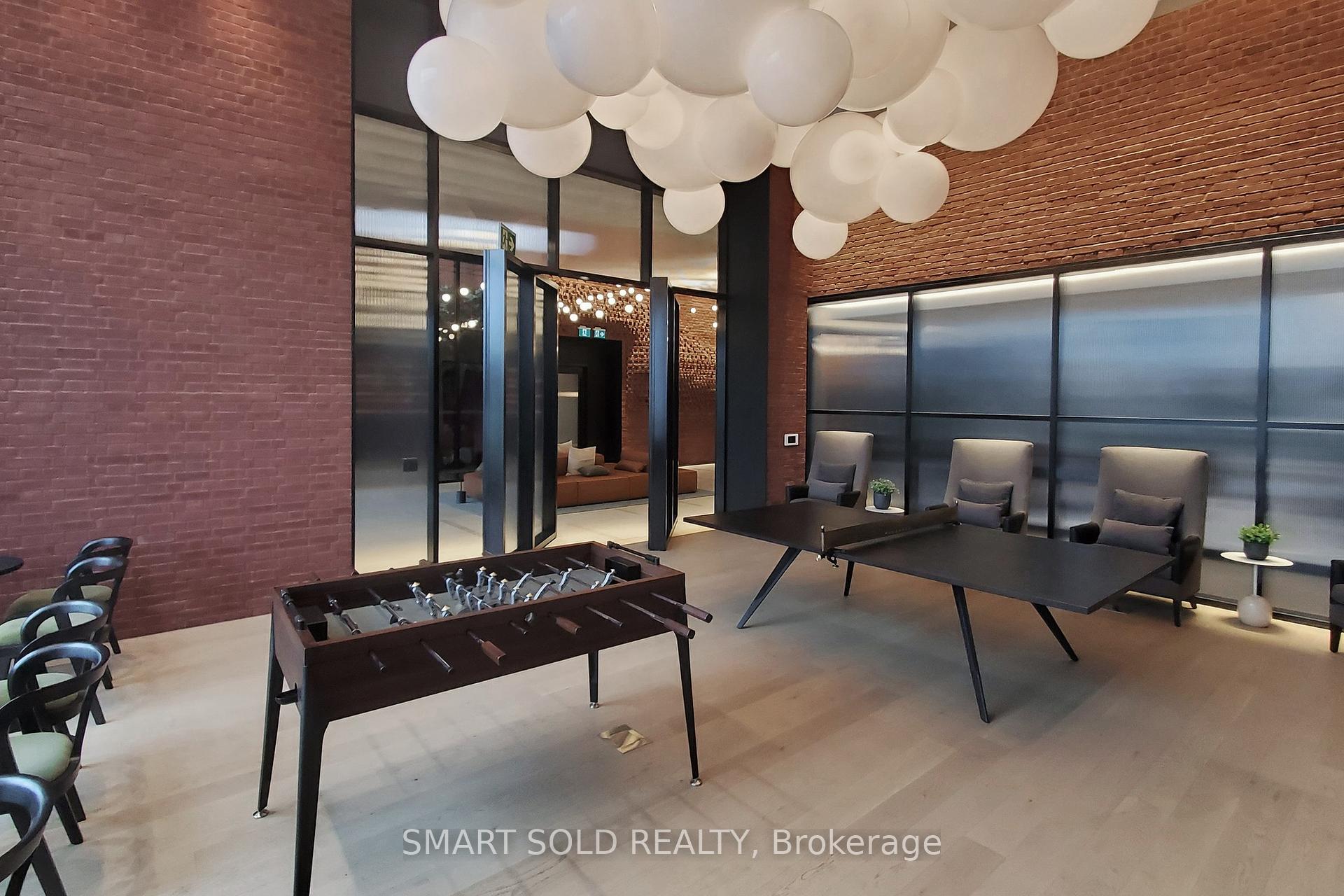 2 Bedrooms Condo at 3200 William Coltson, Oakville For sale