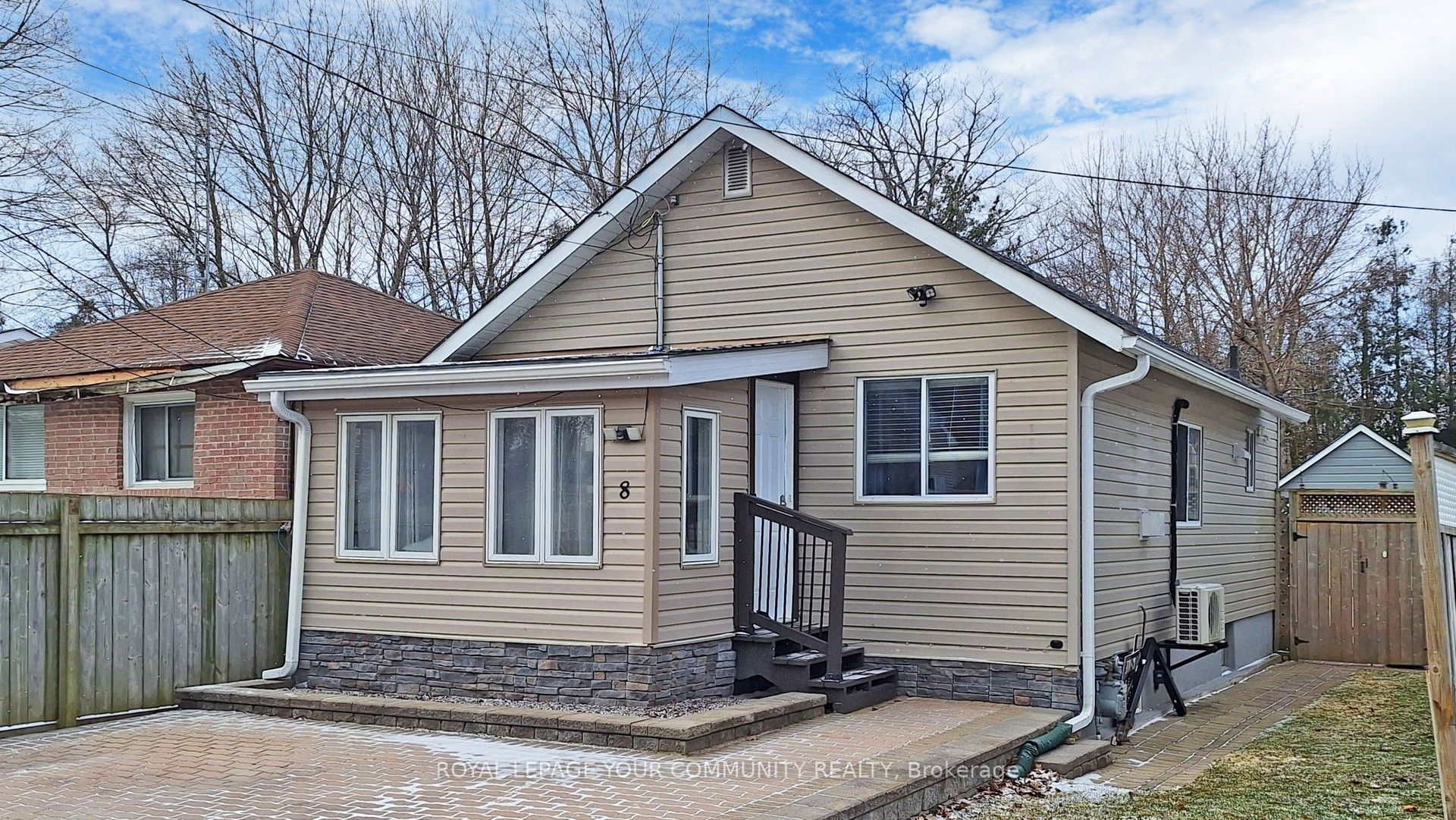 8 Hardwood Drive, Georgina, ON L0E 1L0