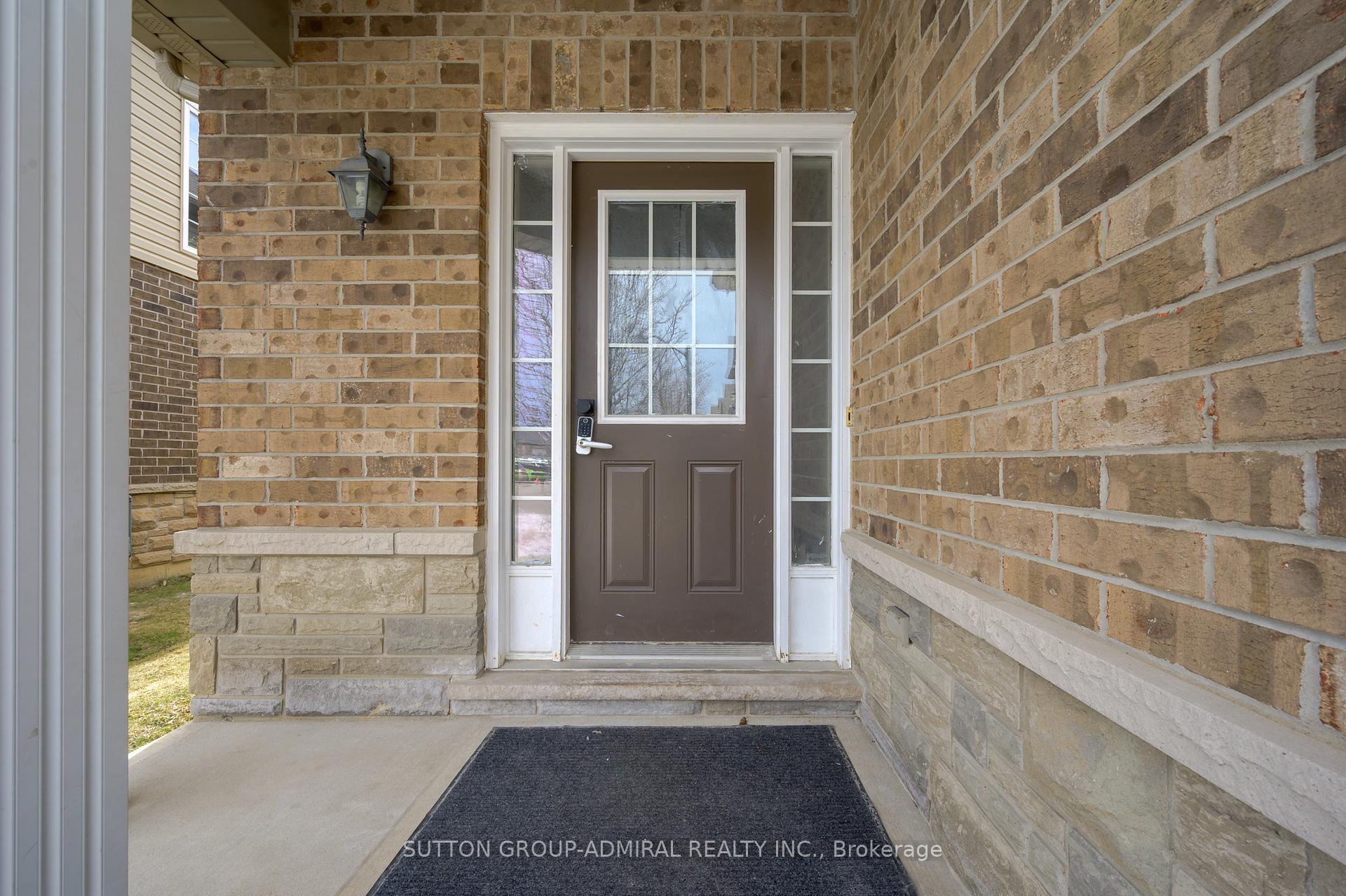 4 Bedrooms Condo at 6 Atessa,  Hamilton For sale