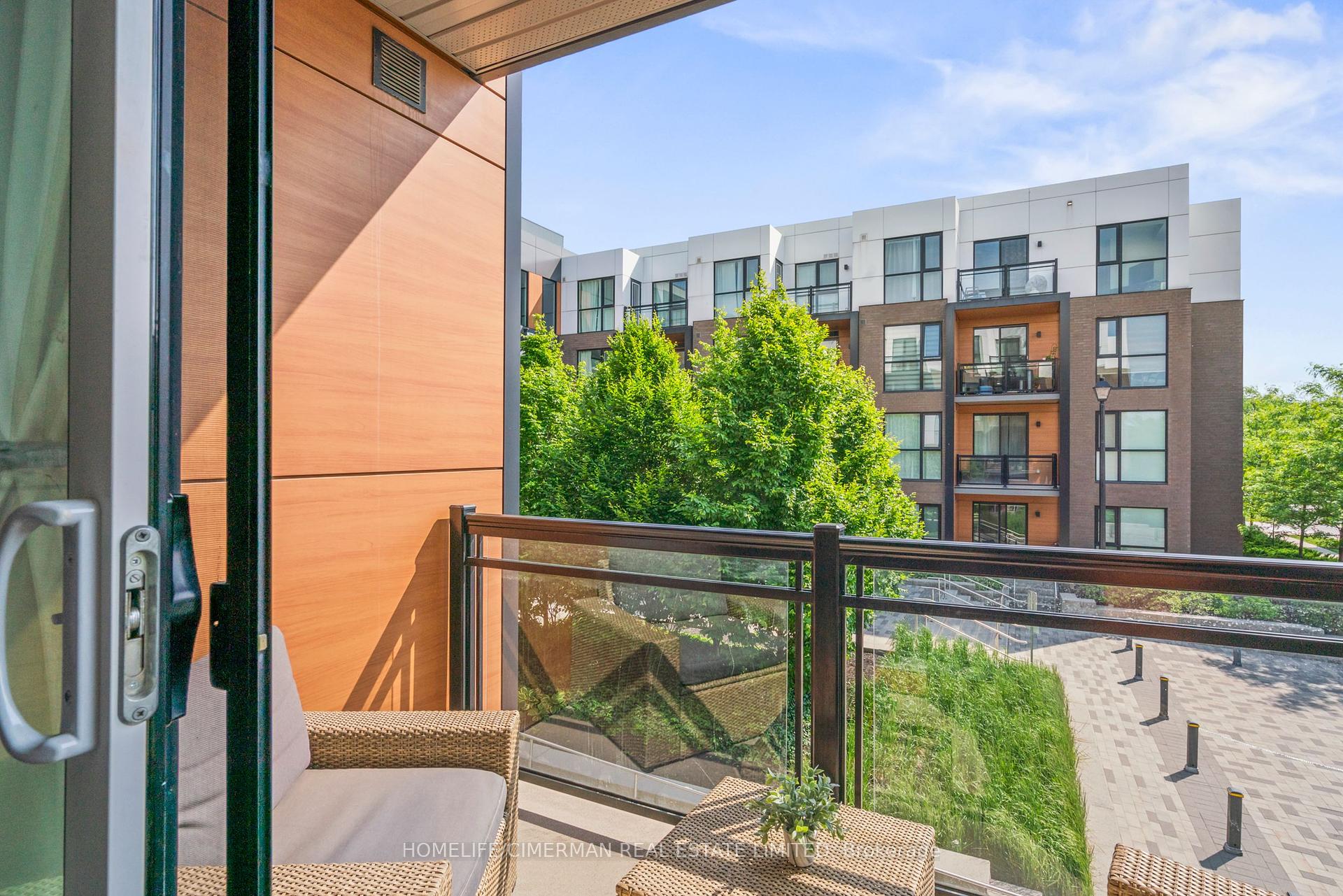 4 Bedrooms Condo at 210 Sabina, Oakville For sale