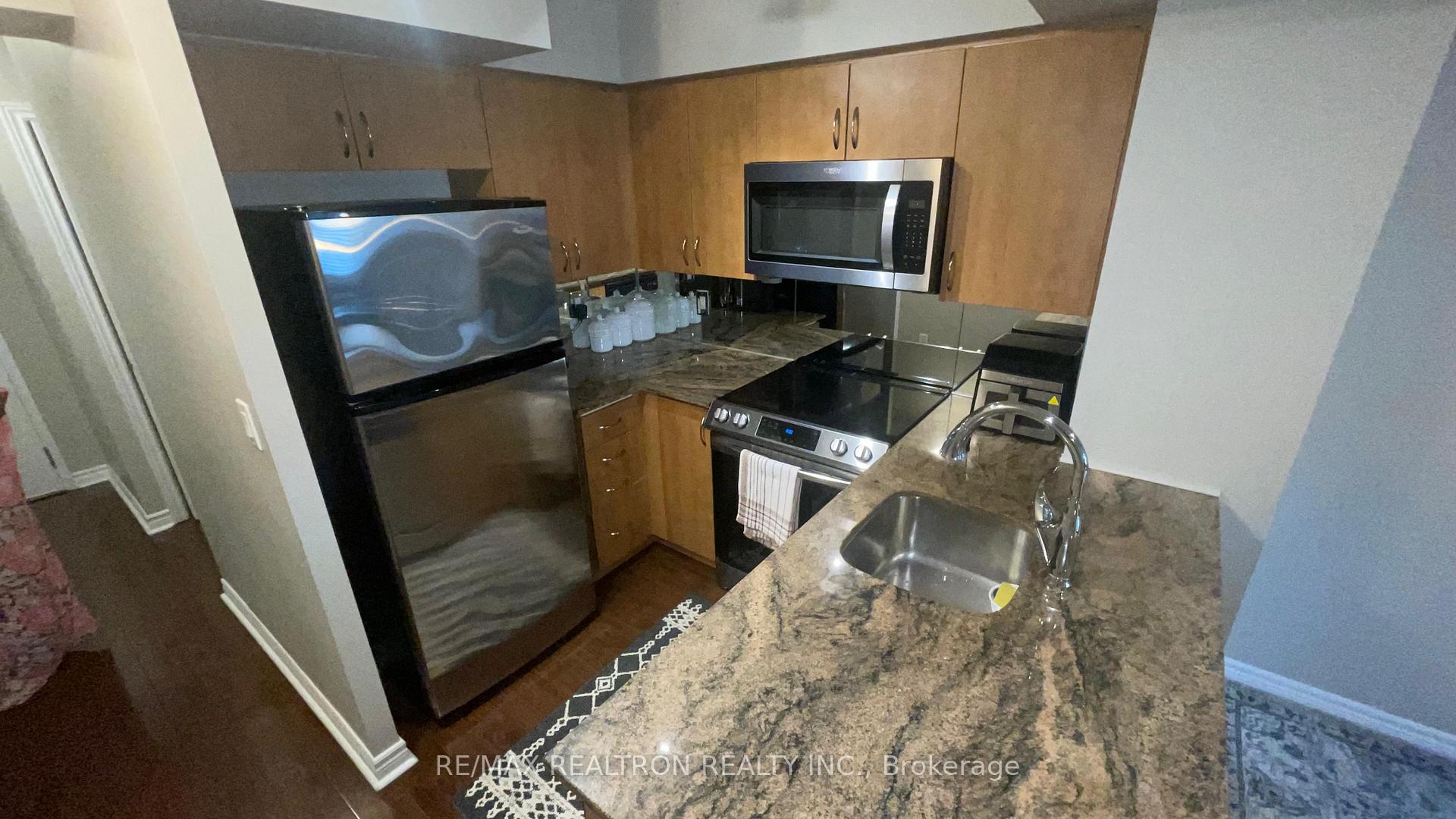 2 Bedrooms Condo at 225 Wellesley, Toronto For sale