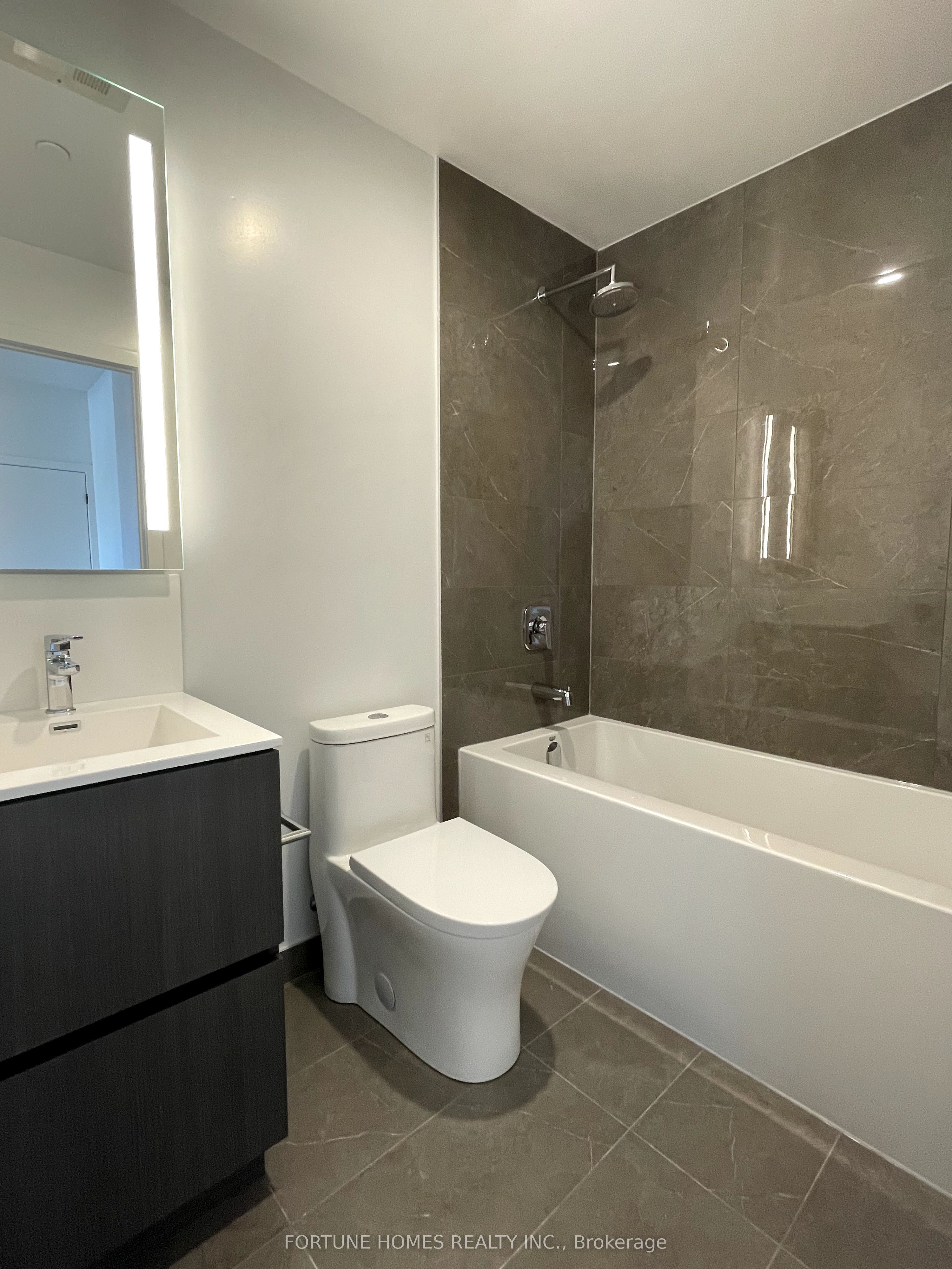 215 Lakeshore Road W, #340