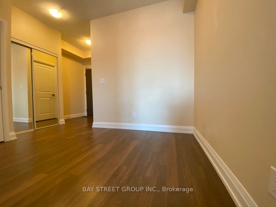Den/Hallway