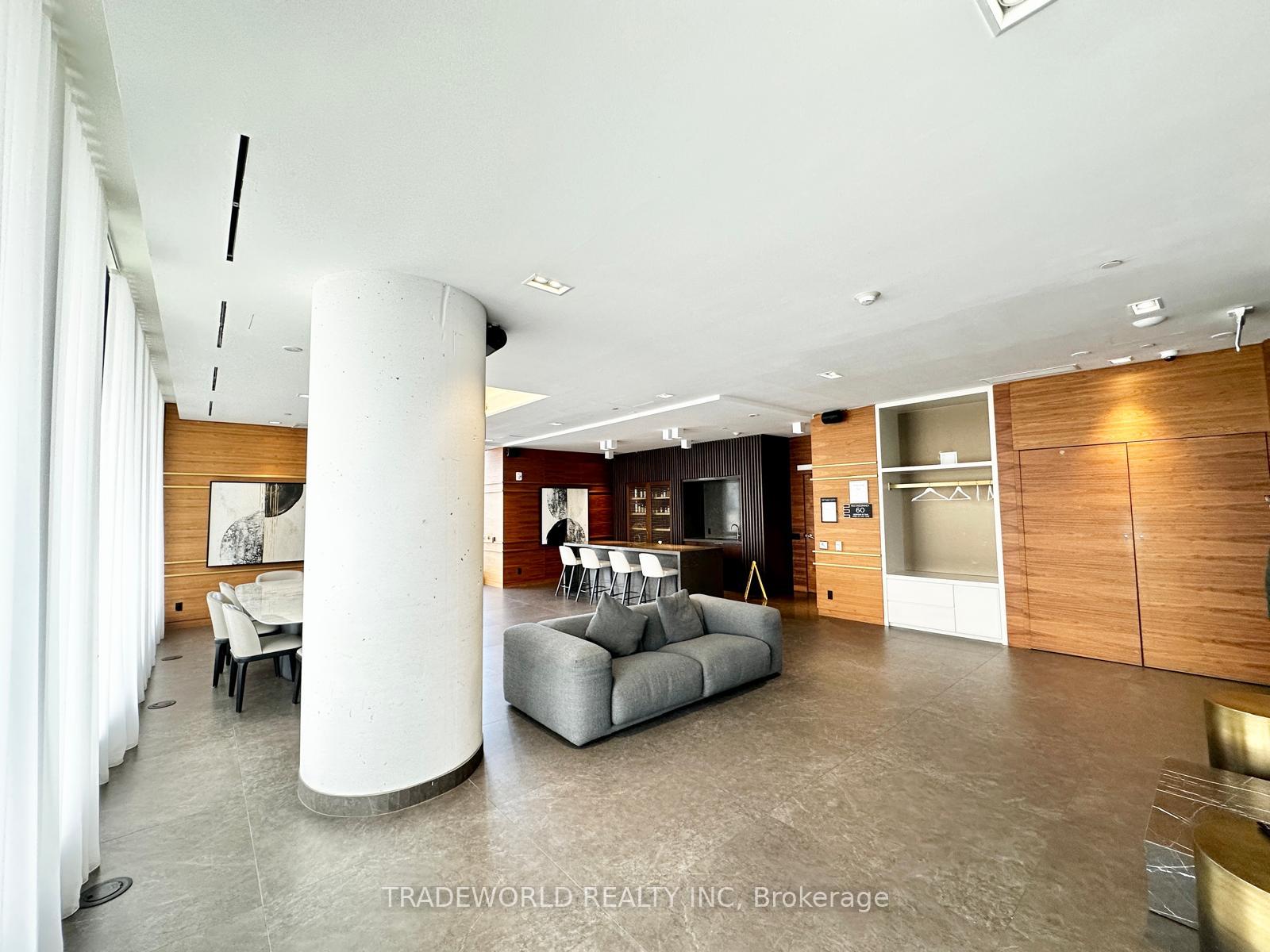 3 Bedrooms Condo at 898 Portage,  Vaughan For sale