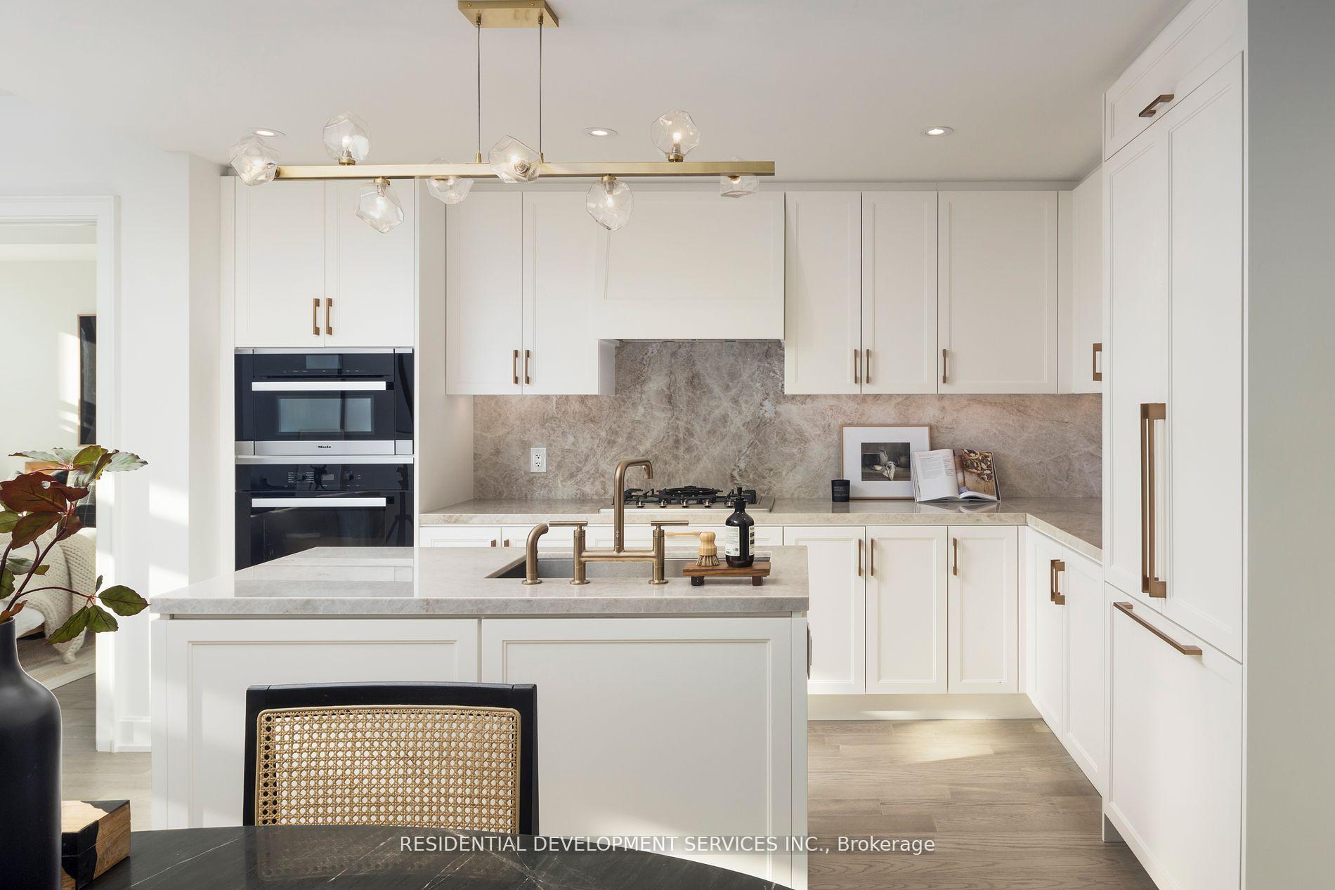 2 Bedrooms Condo at 1 Strathgowan, Toronto For sale