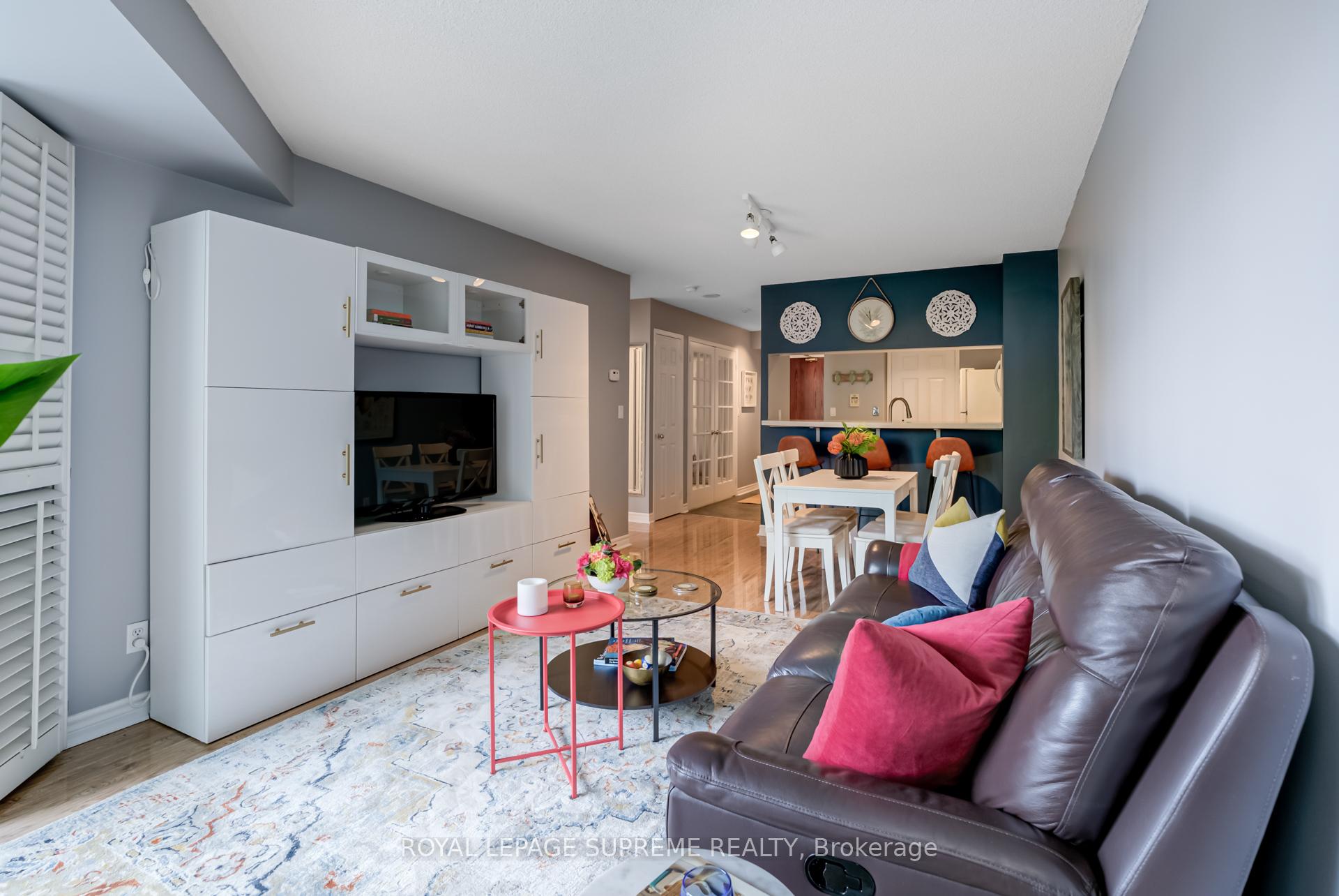 2 Bedrooms Condo at 190 Manitoba, Toronto For sale