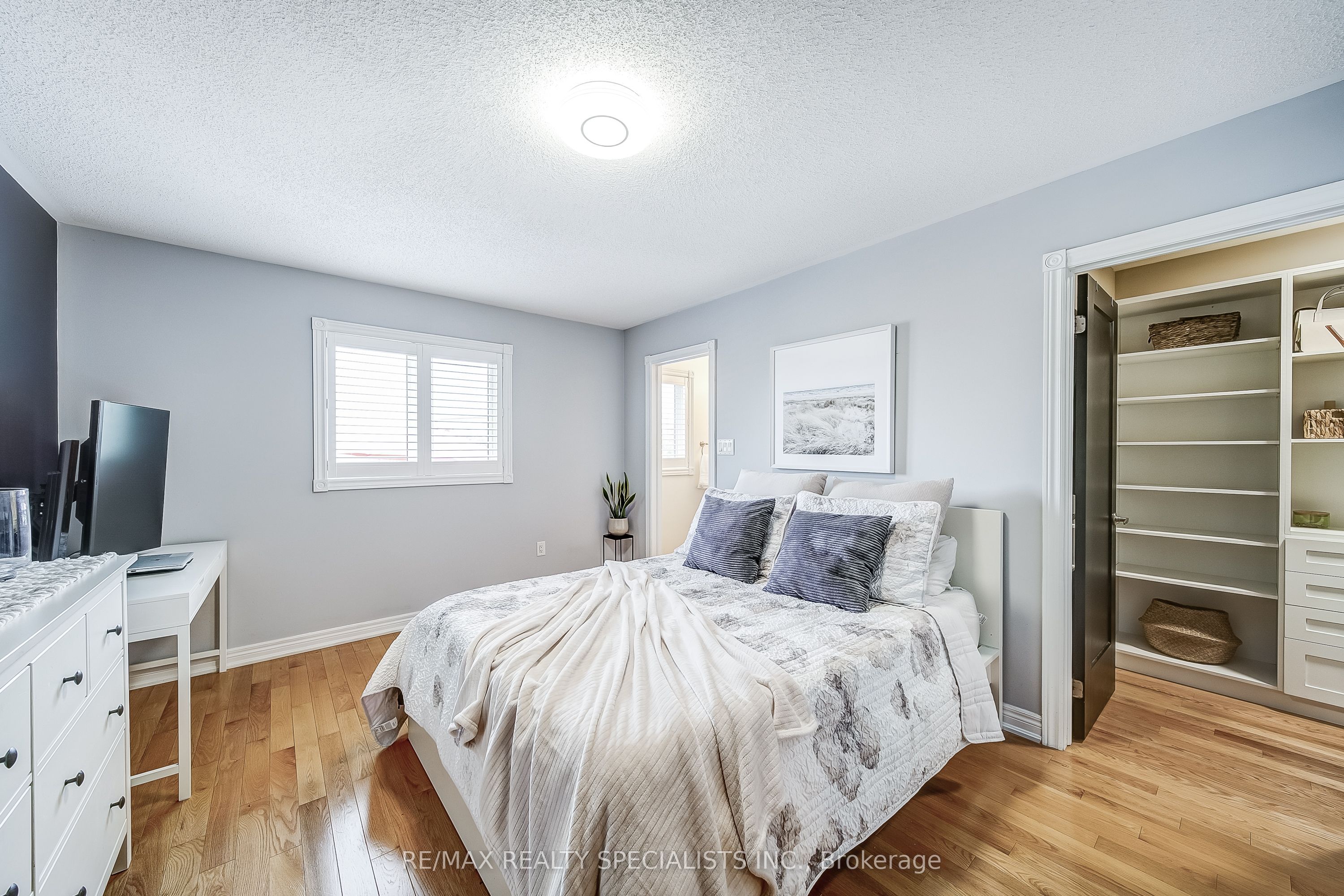 8 Wyman Crescent