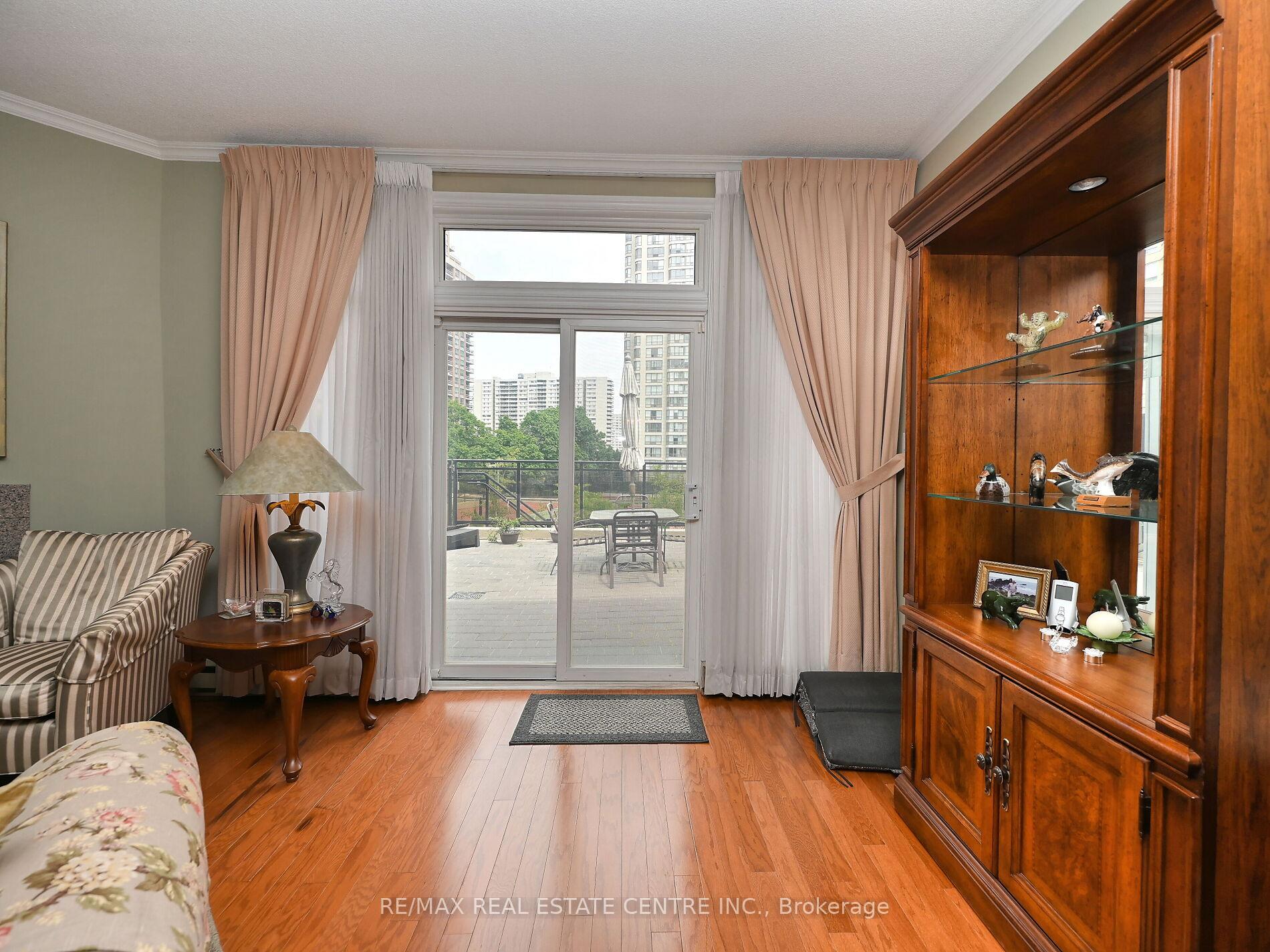 3 Bedrooms Condo at 3587 Kariya, Mississauga For sale
