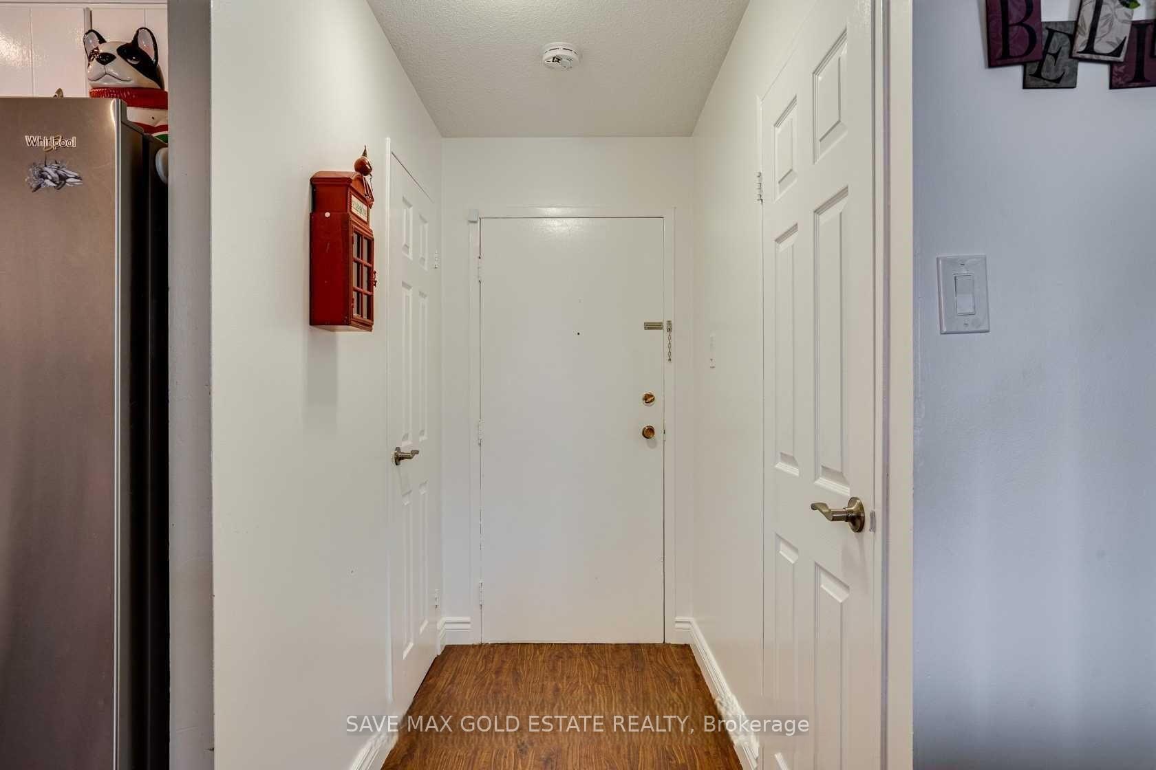 4 Bedrooms Condo at 1066 FALGARWOOD, Oakville For sale
