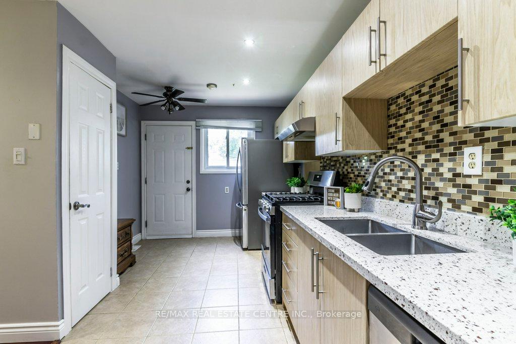 3 Bedrooms Condo at 444 Stone Church,  Hamilton For sale