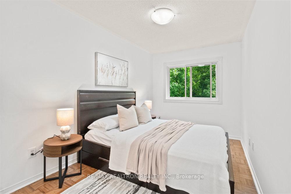 4 Bedrooms Condo at 31 Treeland, Toronto For sale