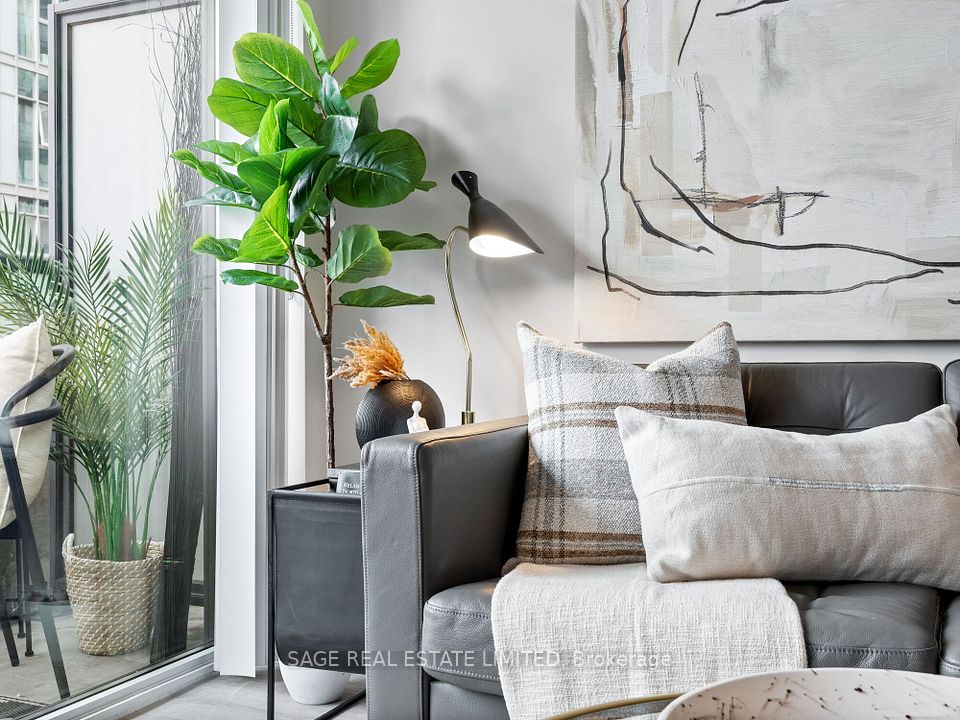 36 Lisgar